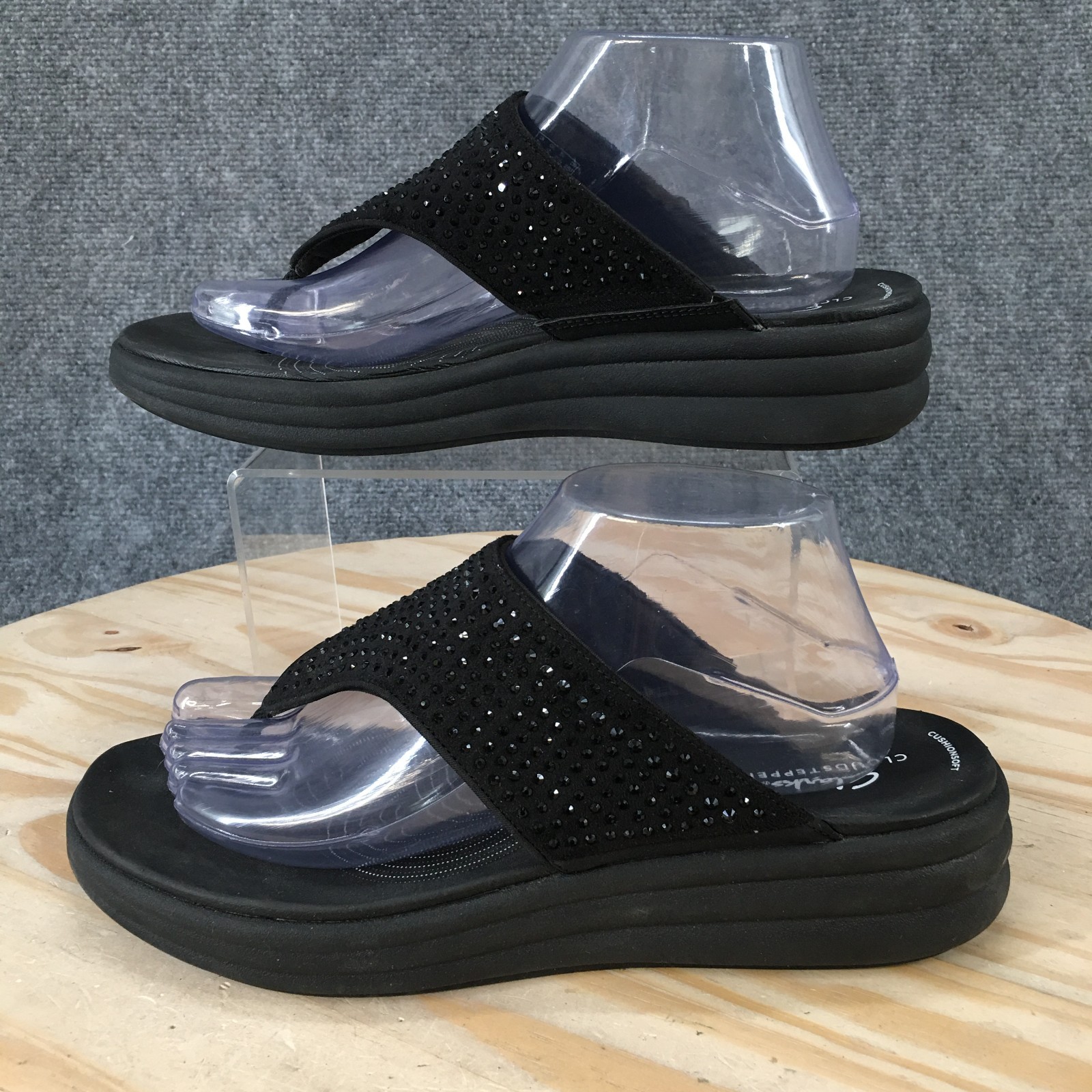 Clarks Sandals Womens 10 M Drift Jaunt Studded Slip On Thong Wedge Black Fabric