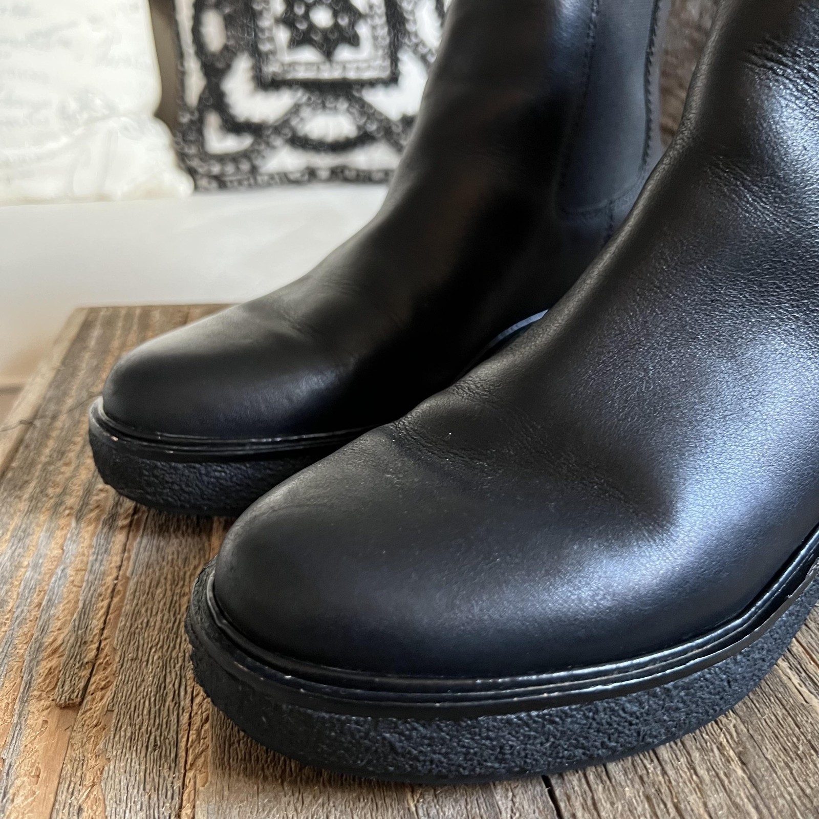 Madewell Black Leather Chelsea Ankle Boots Minimalist Dark Academia Quiet Luxury