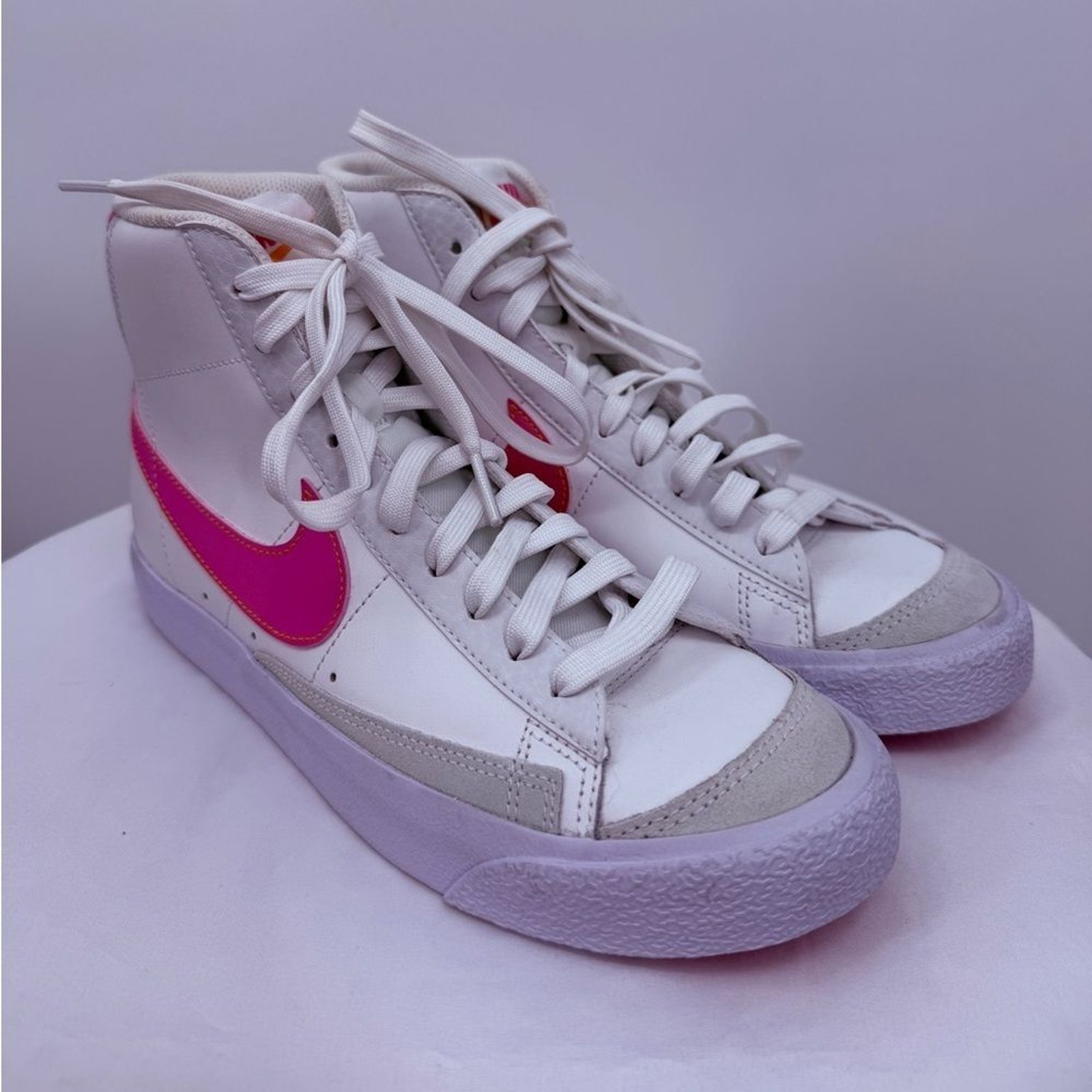 Nike High Top Sneakers White Pink Swoosh Youth 6Y Women 7.5