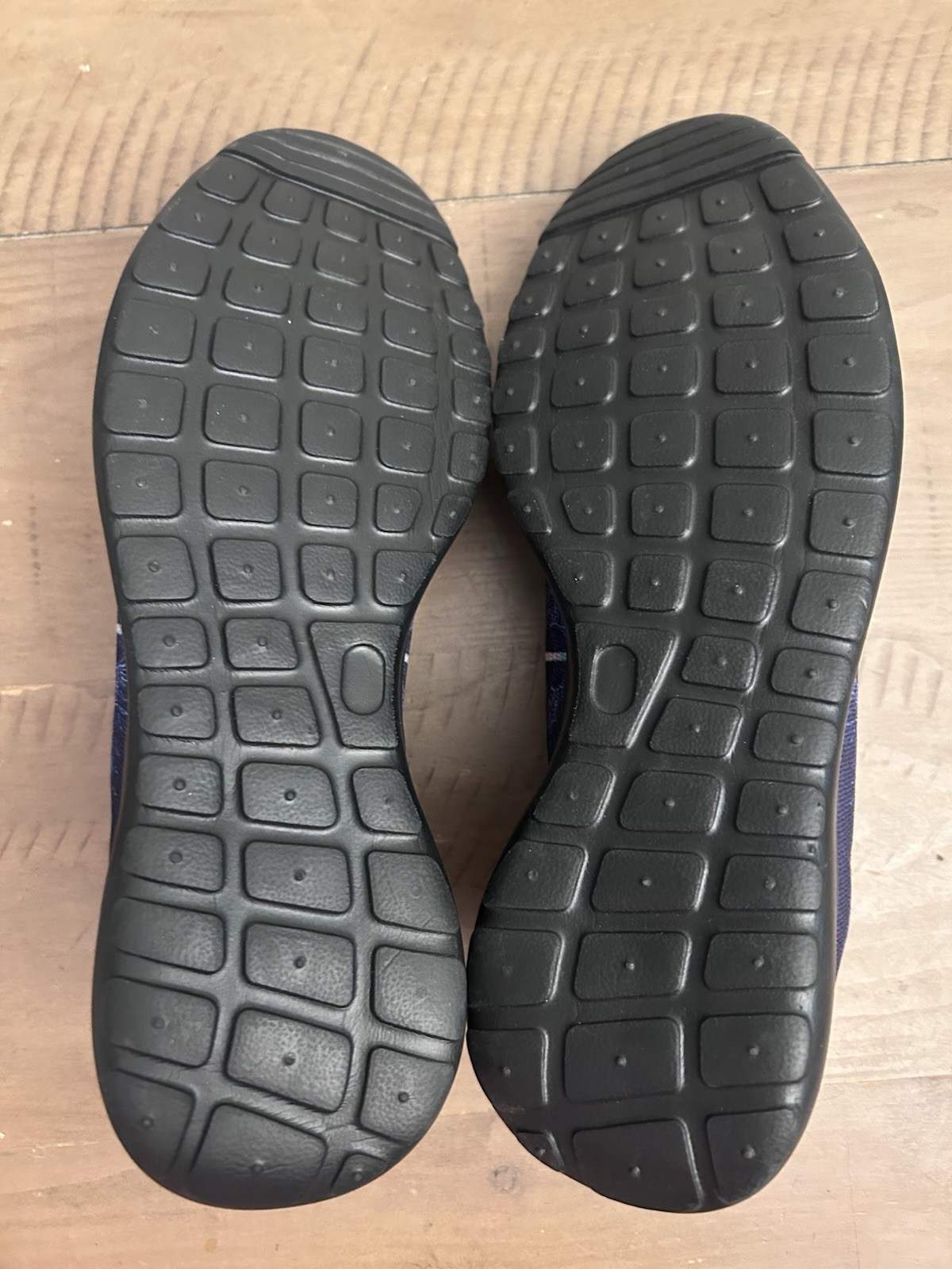 Dragonfly Yes We Vibe Women’s Sneakers – Size 8 never worn