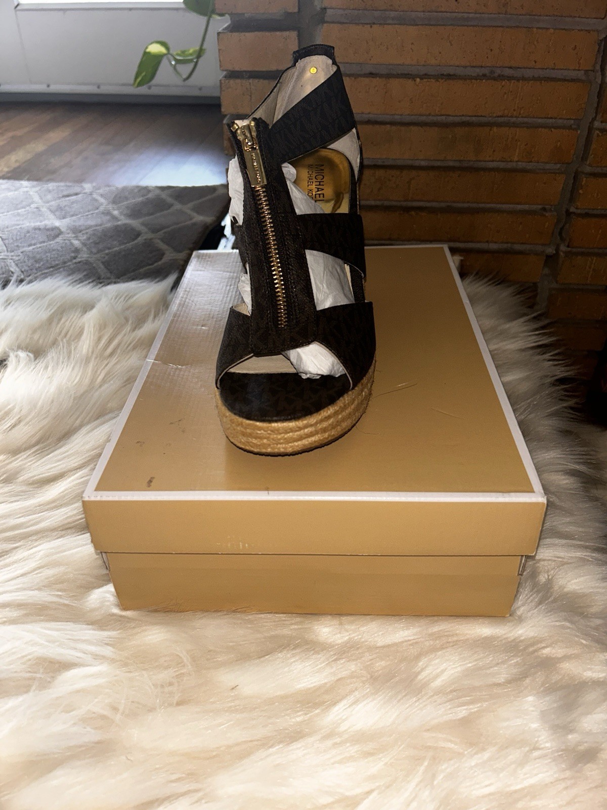 Ladies Michael Kors Darby size 11 Criss Cross Strap Espadrille Sandals
