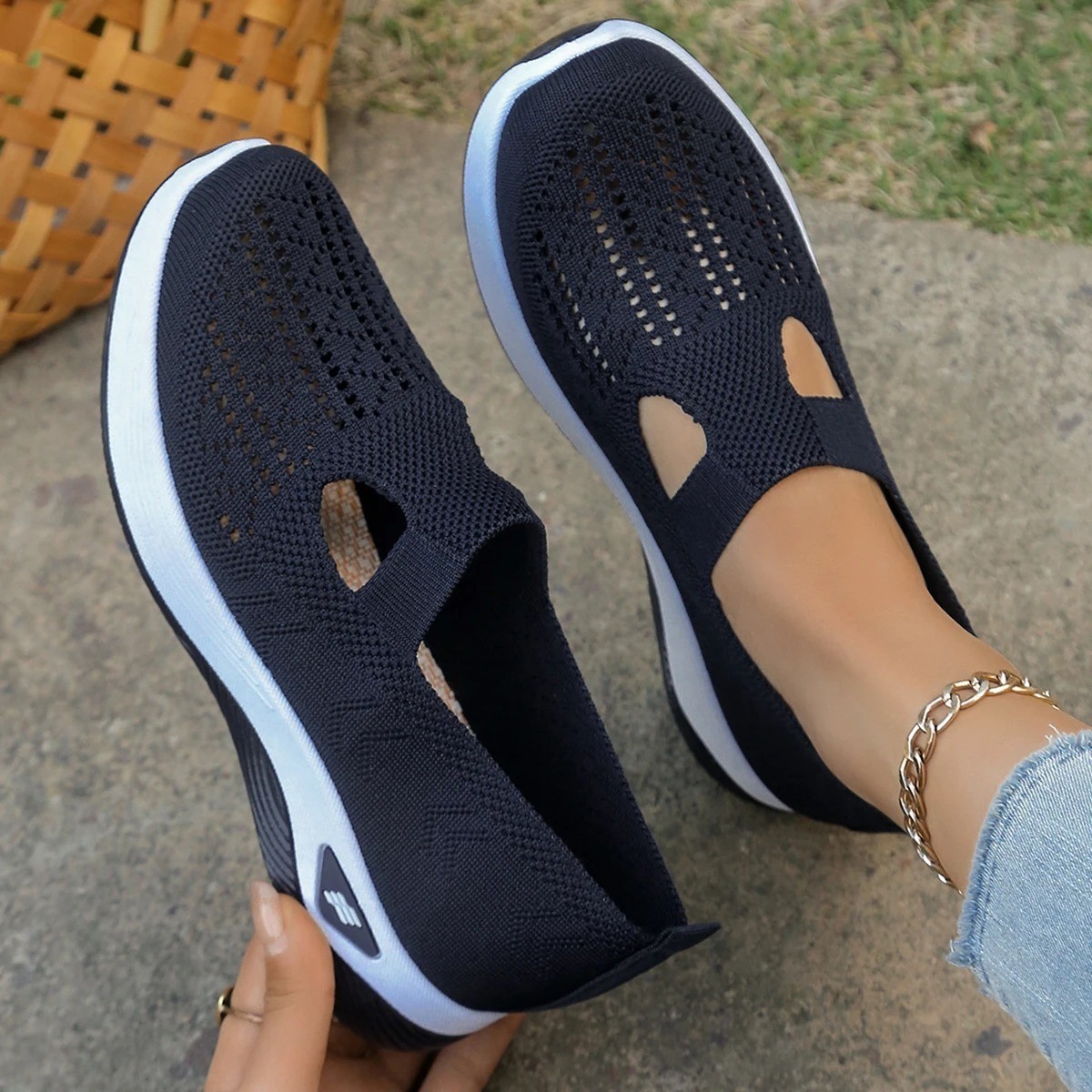 Women’s Casual Sneakers Lightweight Flat Walking Shoes for All Seasons Style