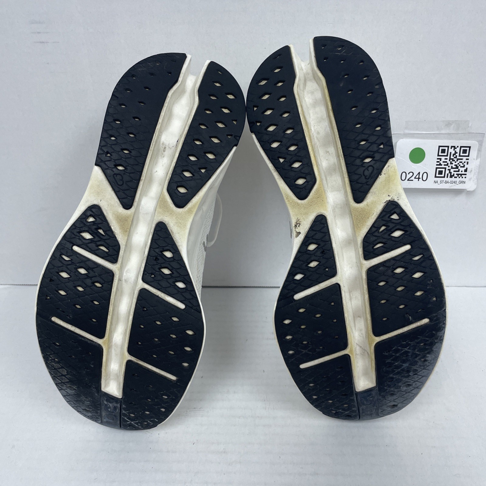 On Cloudsurfer Max U.S. Women’s Size 10 White Missing Insoles