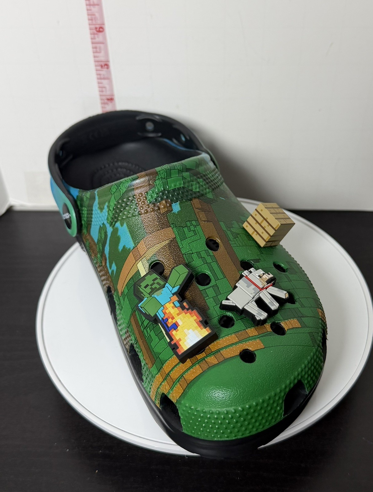 NWOT: Crocs Minecraft Clogs w/ Jibbitz : Women 5, Men 7