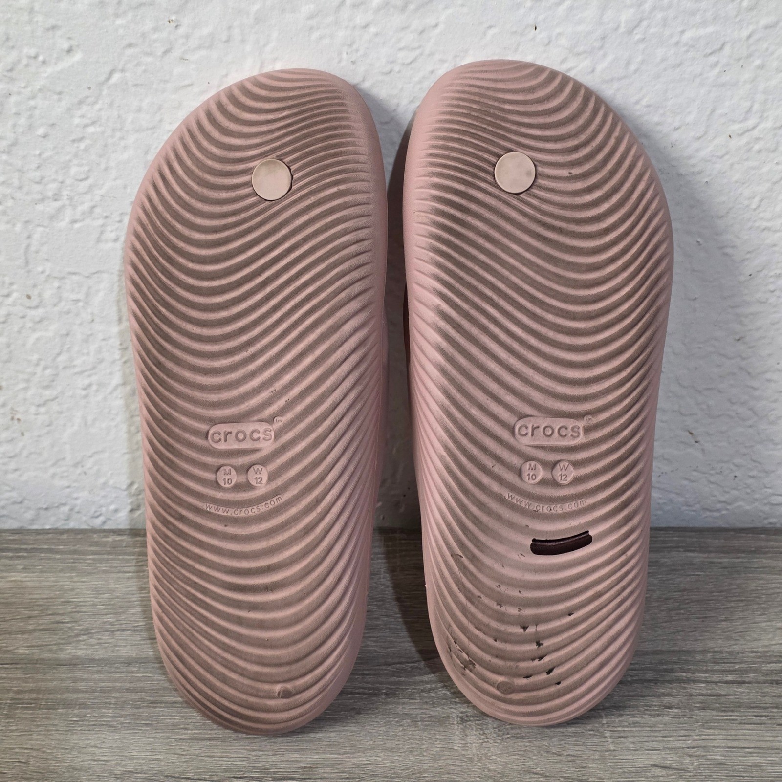 Crocs Mellow Recovery Flip Flops Unisex Size M-10 W-12 Pale Pink Slip On Sandals