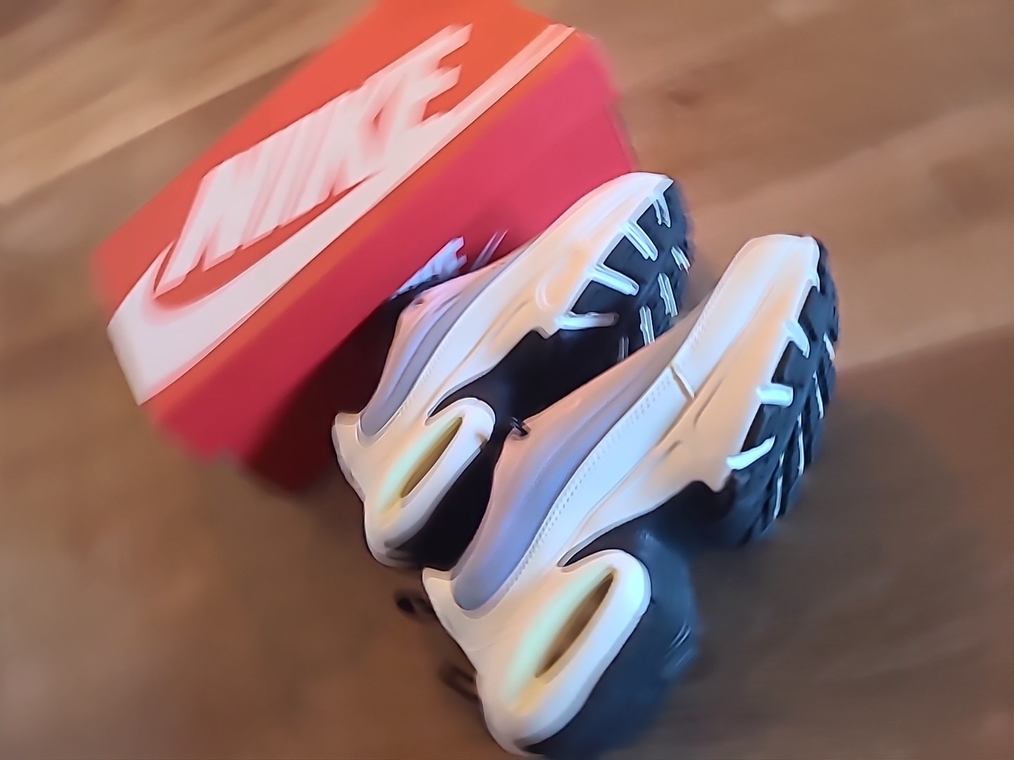W Nike Air Max Portal sneakers in white and pink Size 7.5 US Women