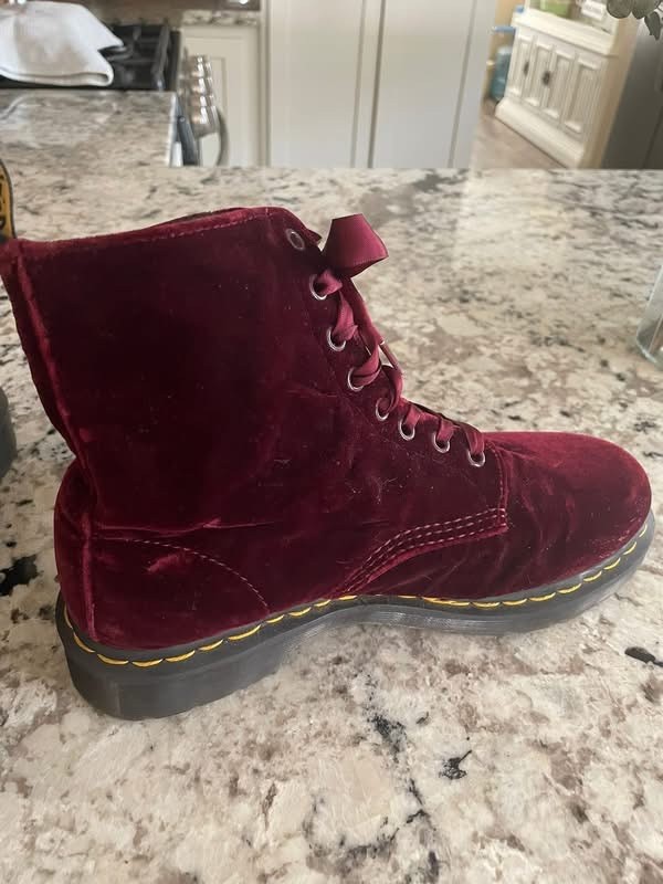 Women sz 9Dr. Martens Vegan 1460 Pascal Velvet Boots new