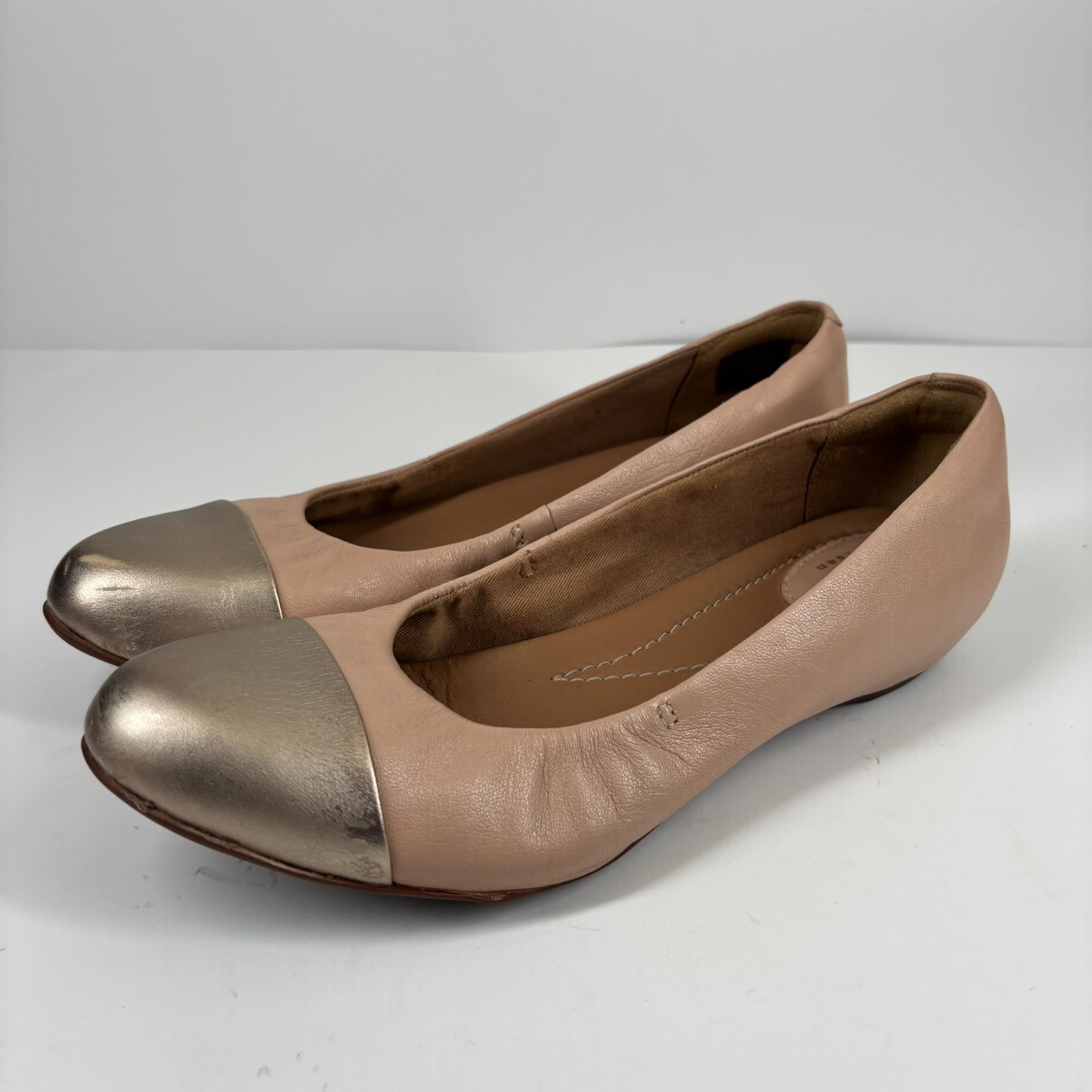 Clarks Artisan Alitay Susan Women’s 8M Nude Leather Metallic Cap-Toe Ballet Flat