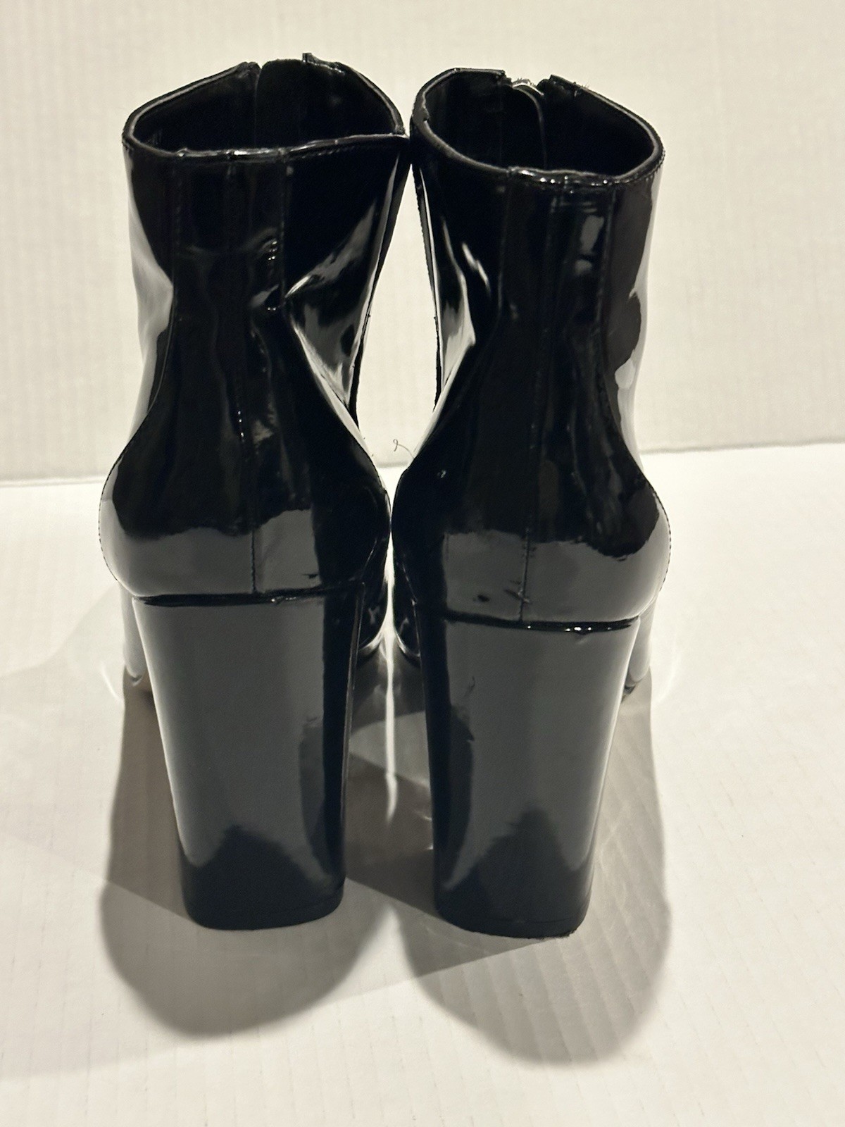 Tahari Black Patent Leather Ankle Boots Block Heel Front Zip Starly Size 9.5M