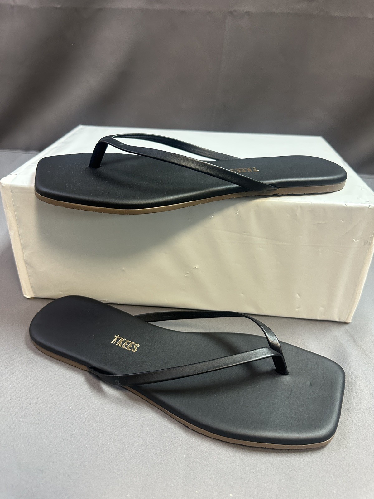 New TKEES Square Toe Lily Women’s Black Leather Thong Sandals/Flip Flops – US 9