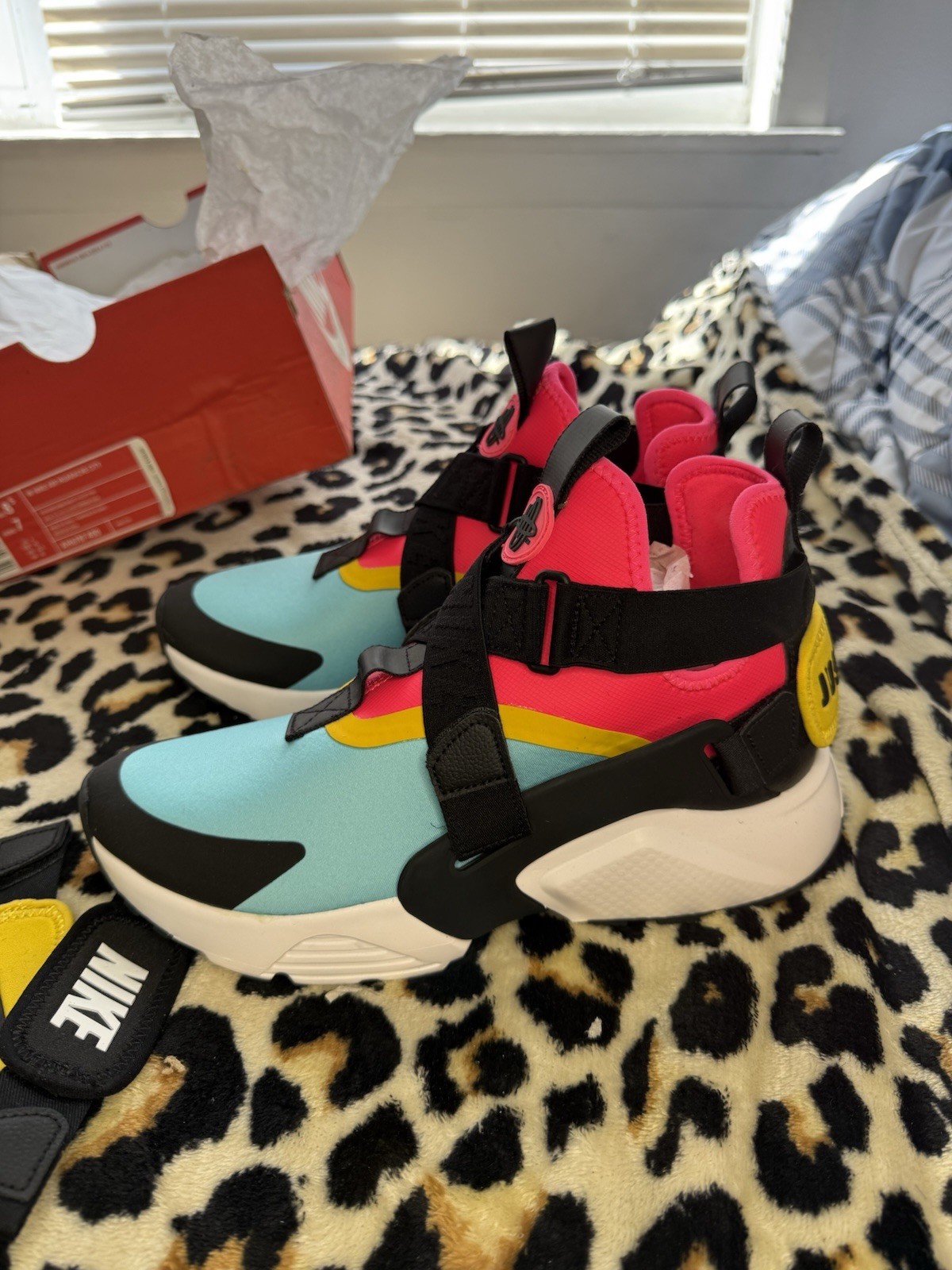 Nike Air Huarache City Women 8.5 Men 7 Multicolor Pink Aqua Black AH6787-400