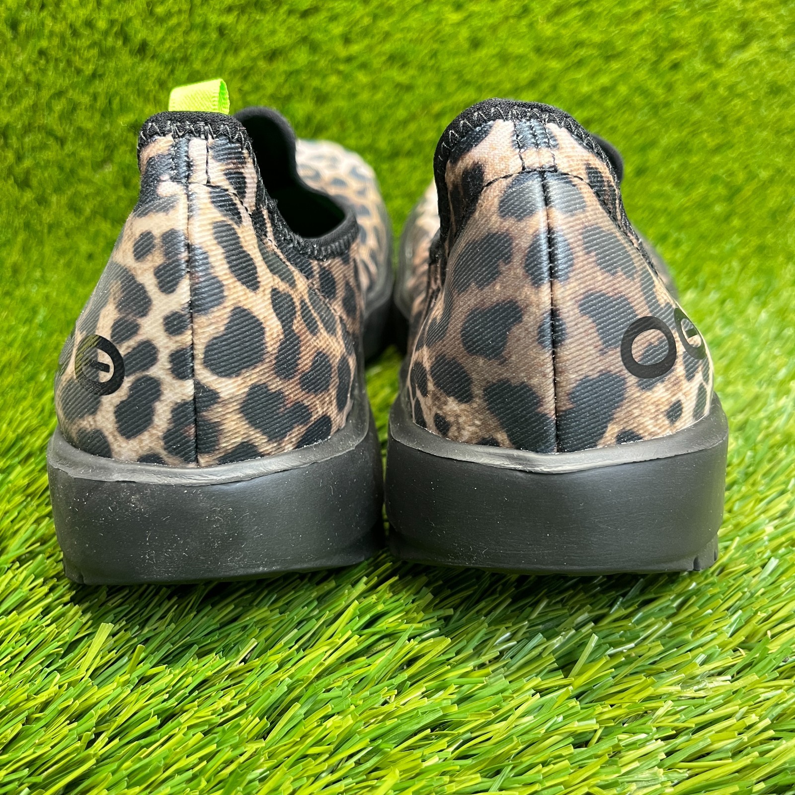 Oofos OOmg Eezee Cheetah Print Womens Size 9 Black White Casual Slip On Shoes