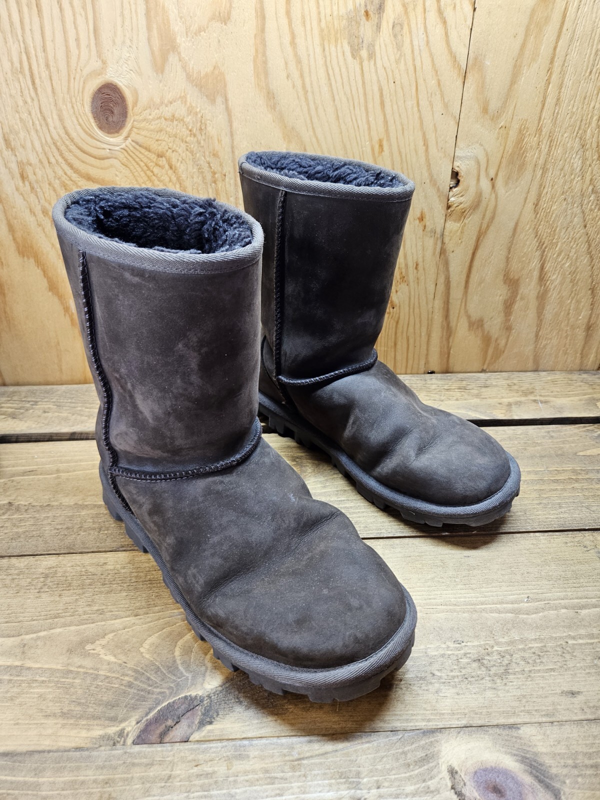 Ugg Essential Short Boots Women’s 10 Brown Leather Winter Lined Comfort Pull On