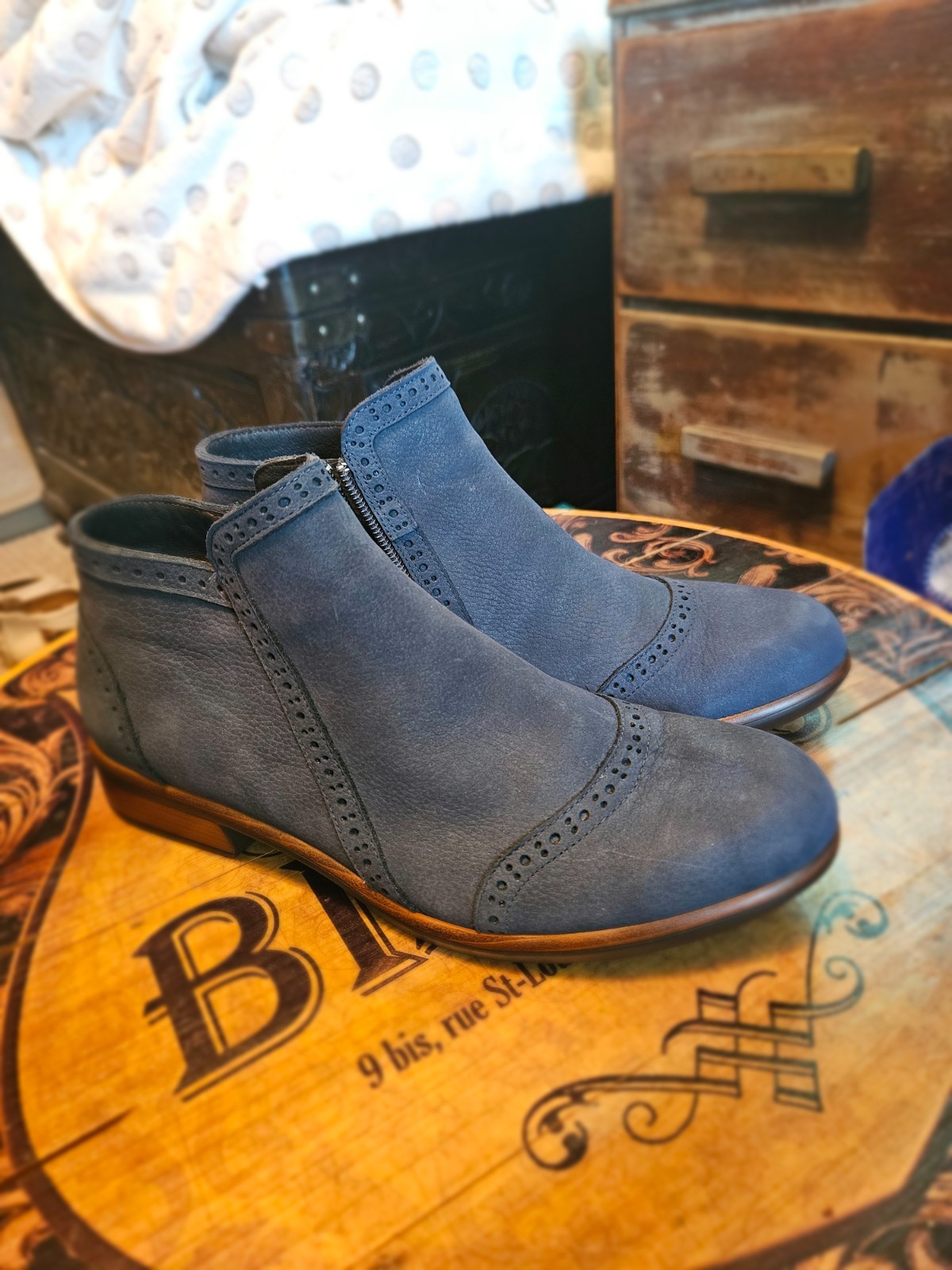 NAOT NEFASI DARK NAVY SHOOTIE – NUBUCK – SIZE 39 – ECU!