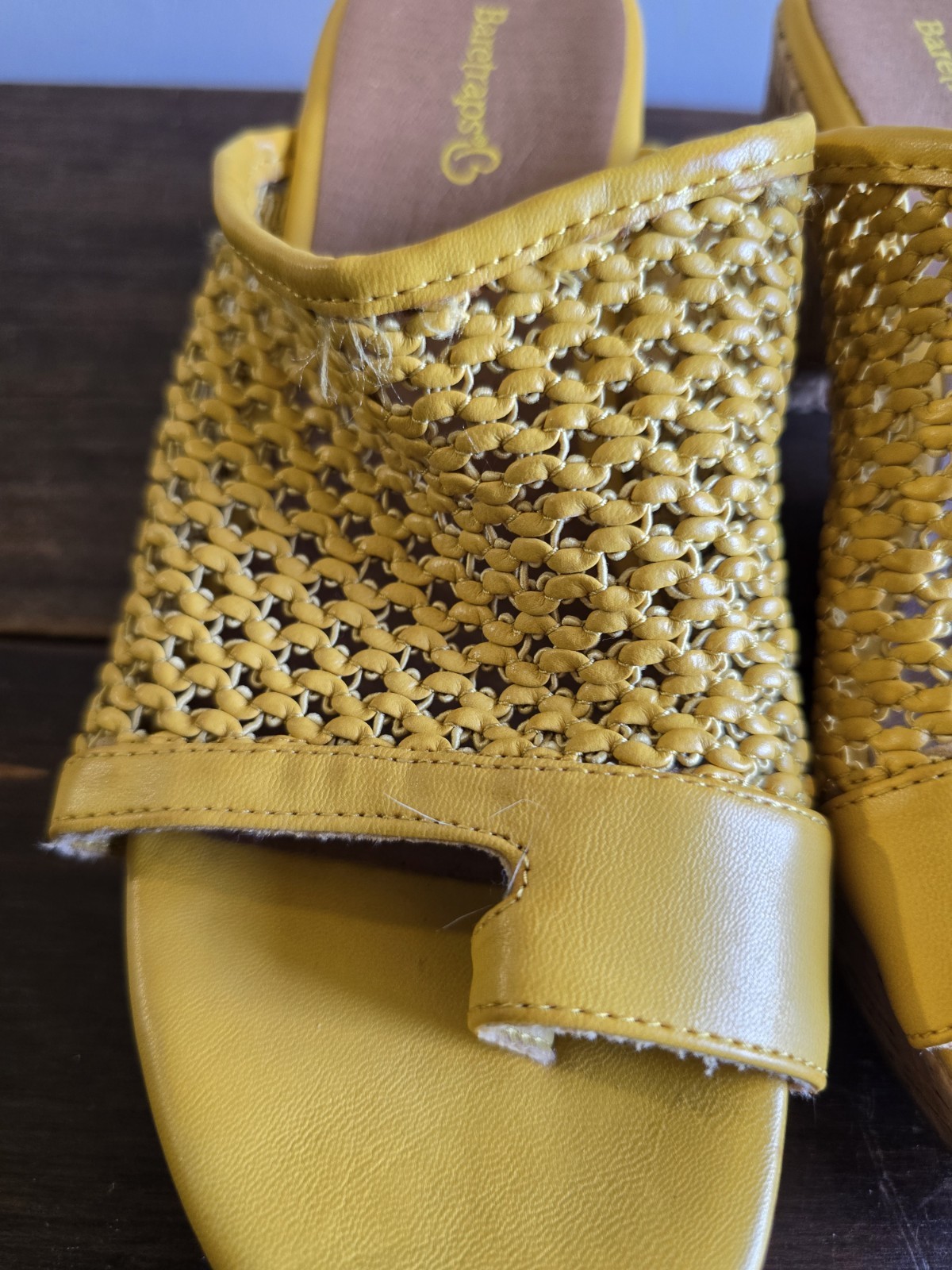 Women’s Baretraps Woven Yellow Slip-on Wedge Toe Ring Size 8M Pre-owned