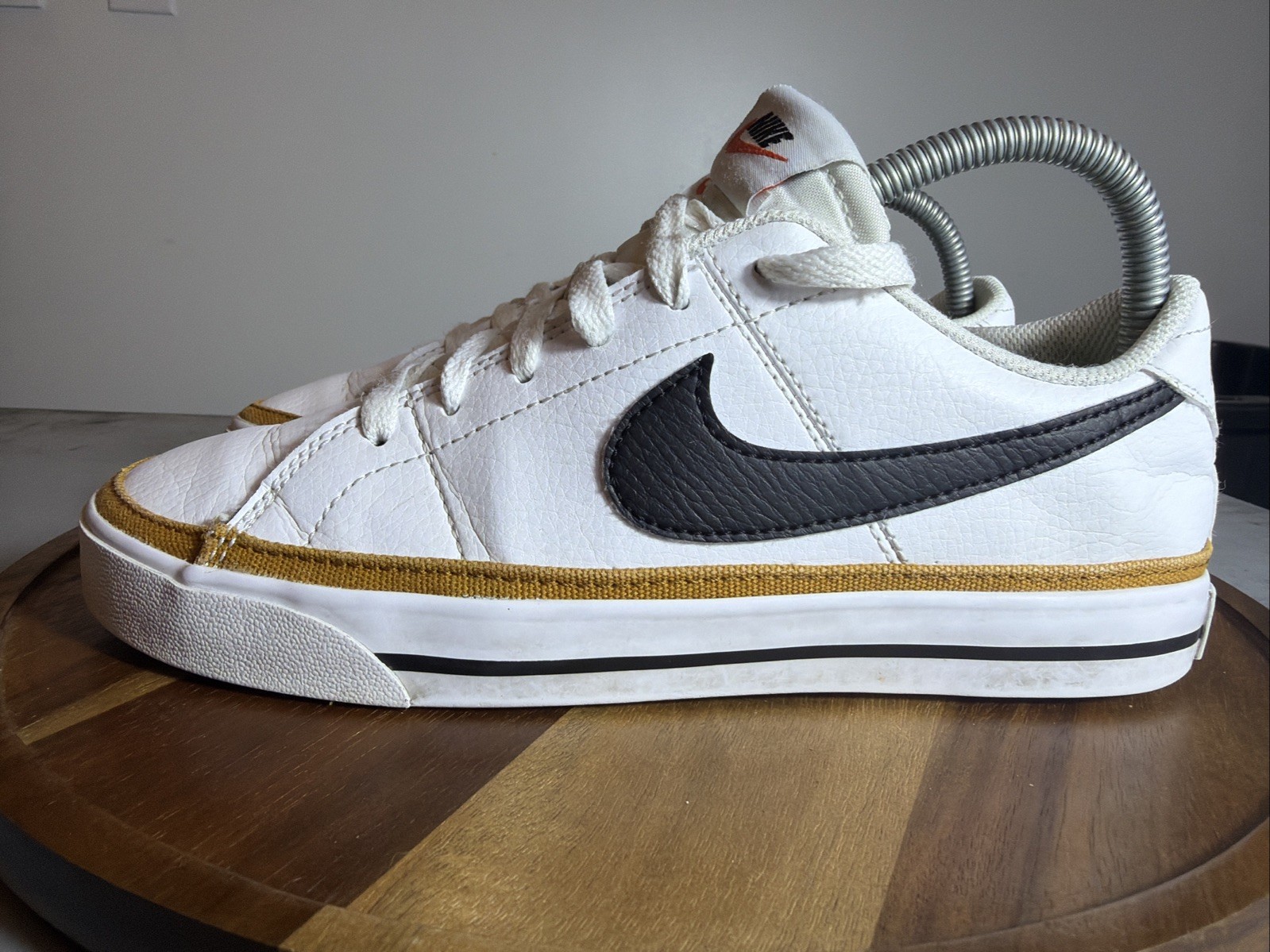 Women’s Nike Court Legacy White Size 7.5 Style DH3161-100