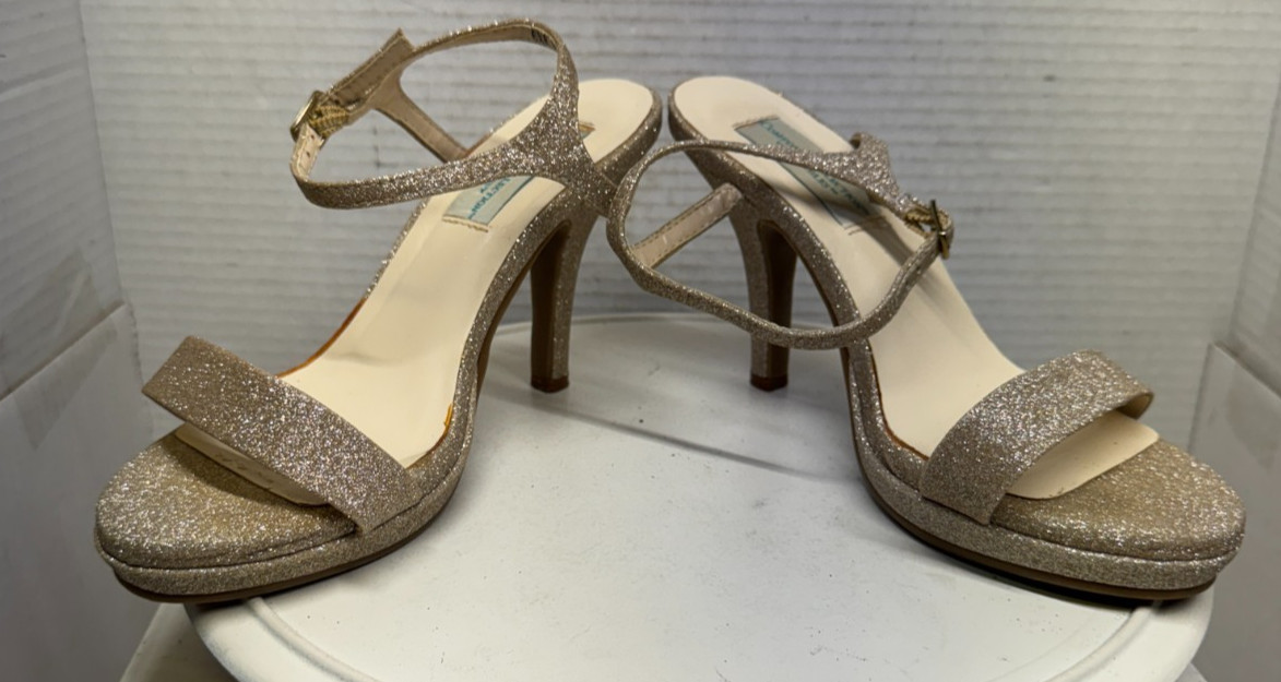 Dyeables Womens Aurora Ankle Strap Dress 3.25 Kitten Heels Gold Glitter 6.5B 37