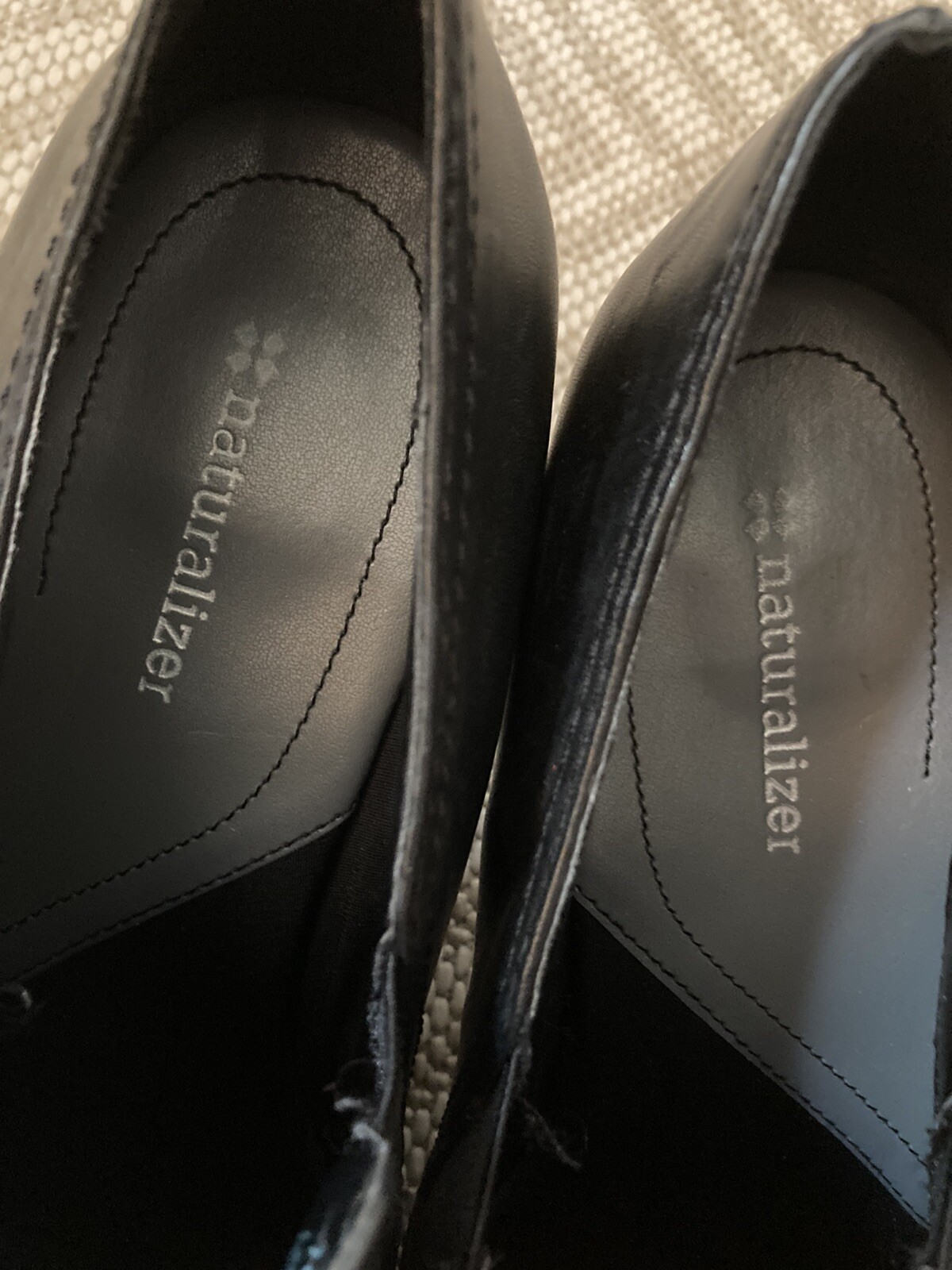 NATURALIZER Pumps Heels Sz 10M Black Leather Shoes Wingtip 3.25” Heel GETTY EUC
