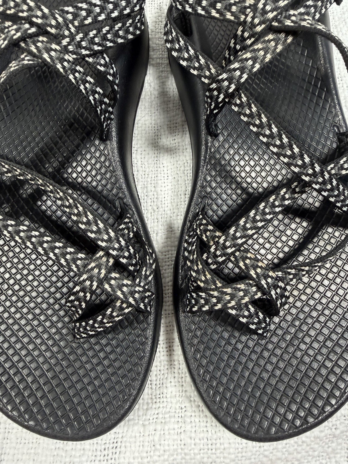 Chaco ZX/2 Classic Womens 9 Black White Toe Loop Sandals J106266 Excellent