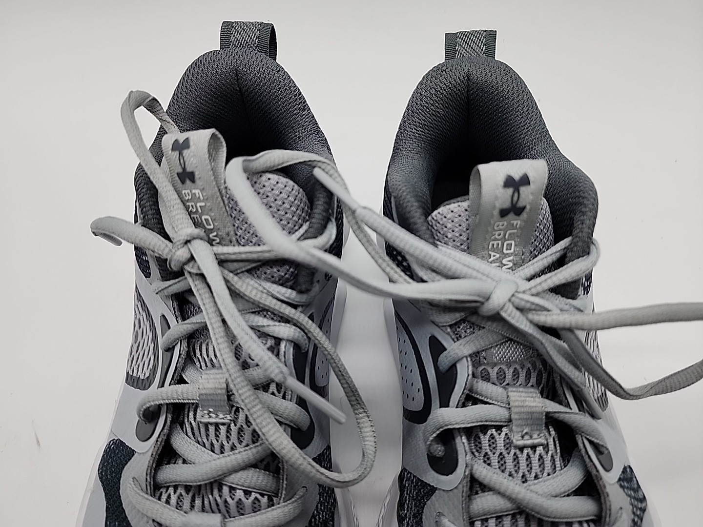 Under Armour Flow Breakthru 3 Low Mod Grey White Women’s Basketball Shoe Size 8