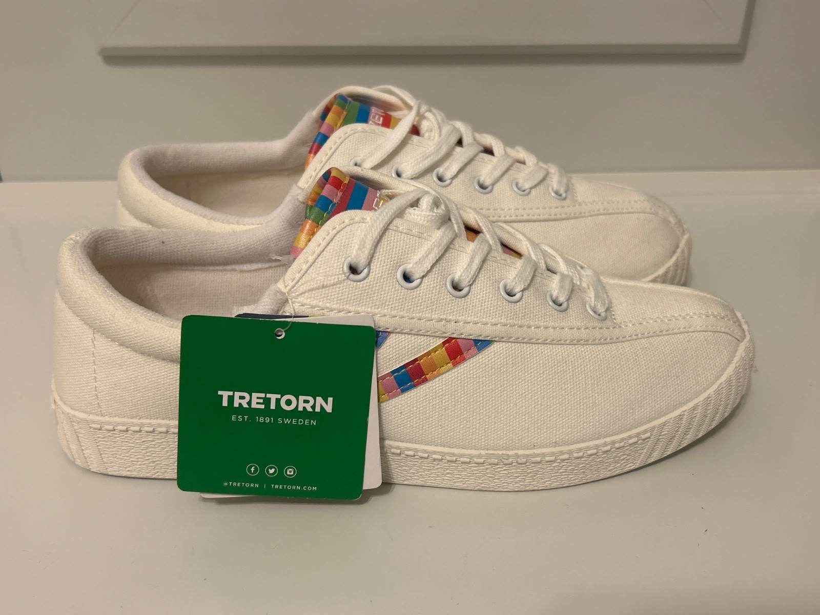 Tretorn Nylite White Canvas Sneaker With Rainbow Accent NWT Women Size 8.5 Med