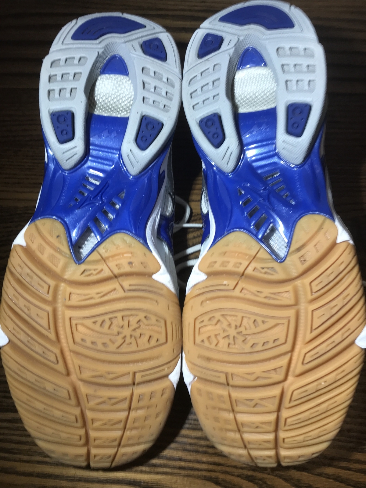 Mizuno Women’s Wave Bolt 4 W White/Royal/Silver Ankle-High Tennis Shoe SIZE 9W