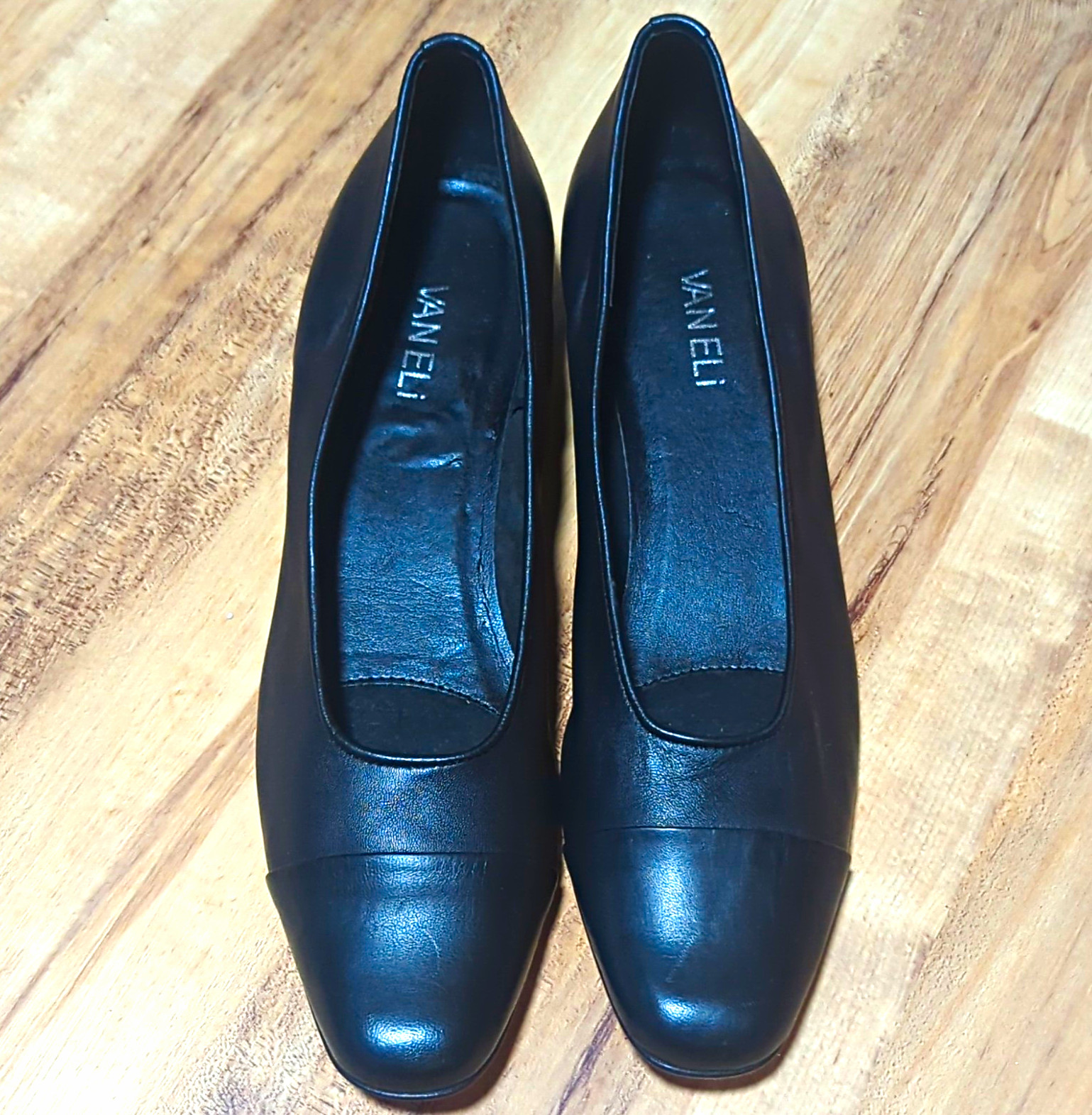 Vaneli Women’s Black Leather Flat Slip On Cap Toe Square Toe US 9.5