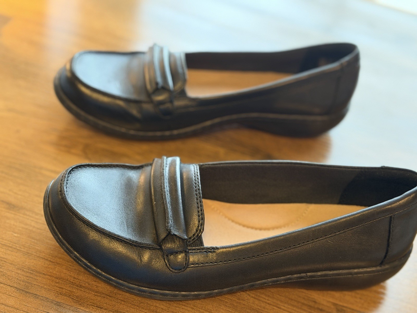 Clarks Collection Black Leather Loafers Women’s Size 8.5 Slip-On Comfort Shoes