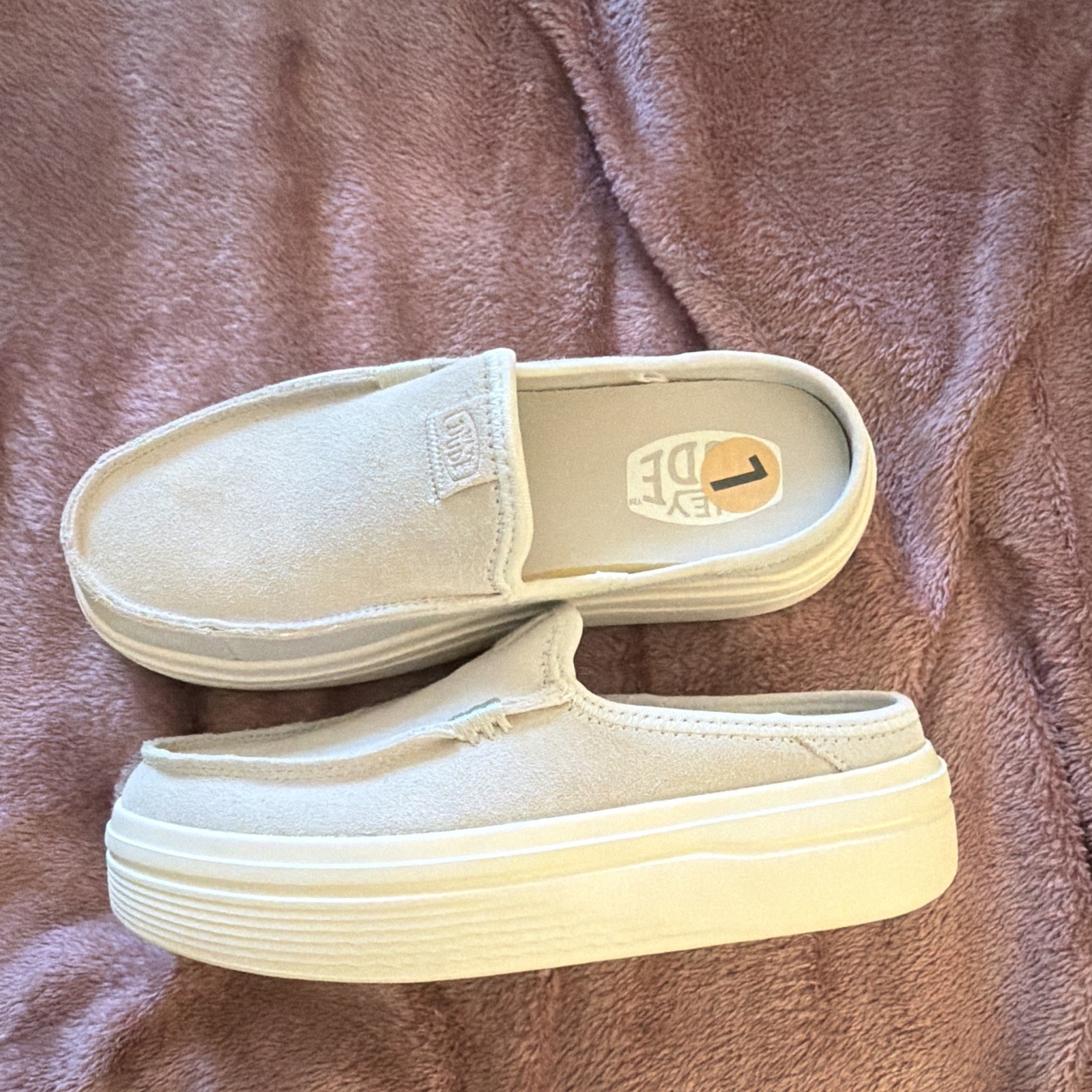 HEYDUDE Wendy Women’s Beige Canvas Slip-On Shoes Lightweight US 7