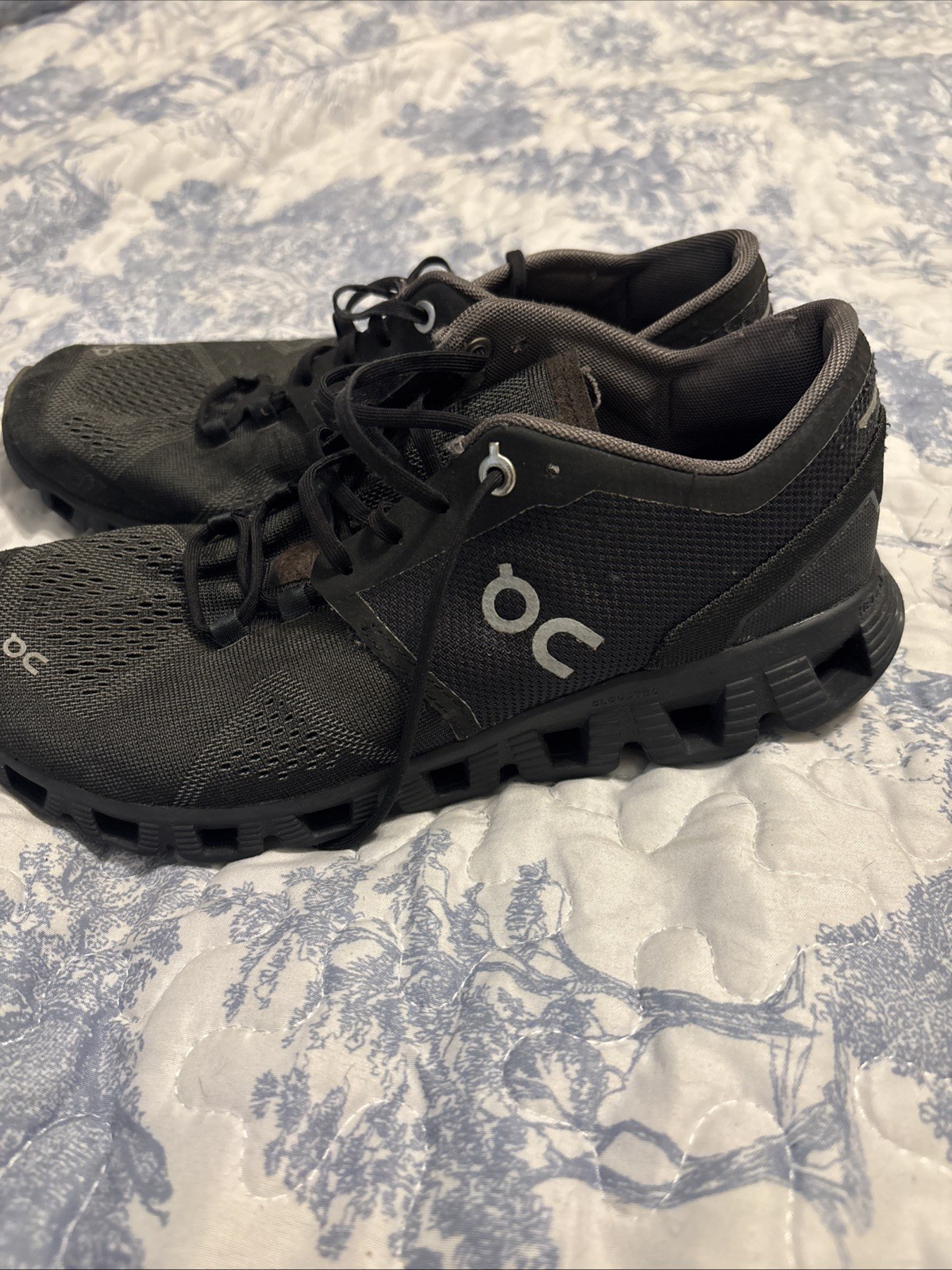 On Cloud Cloudtech Swiss Engineering Women’s Size 7.5