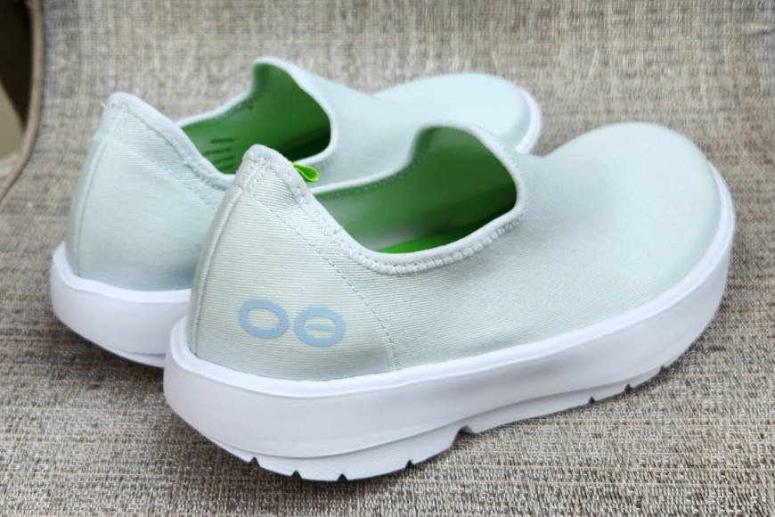 OOFOS OOMG EEZEE Low Recovery Casual Shoe, Pale Green, Women’s 8, EUR 39