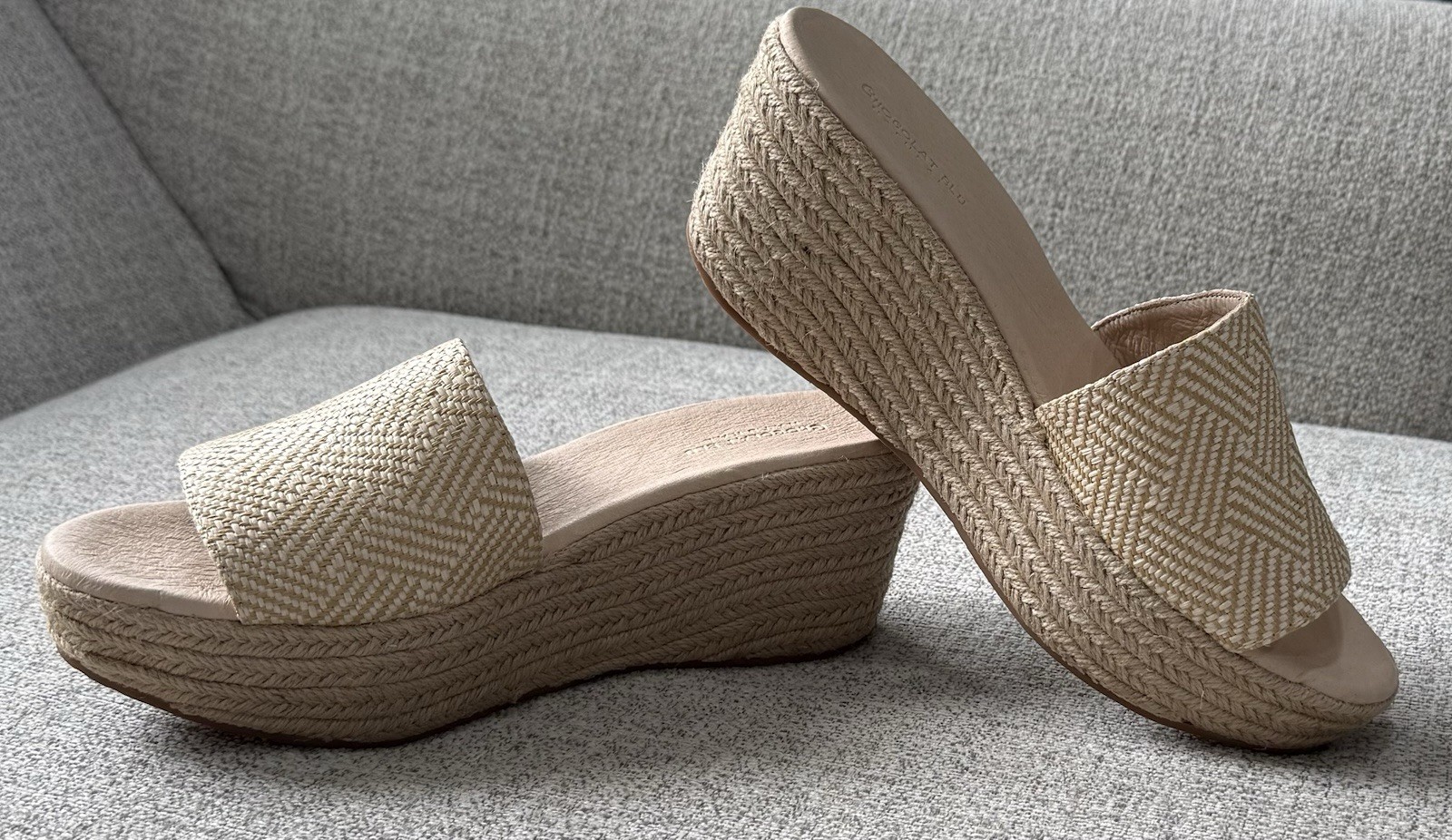 Chocolat Blu Yvon Platform Wedge Sandal Women’s Natural Raffia – Size 10