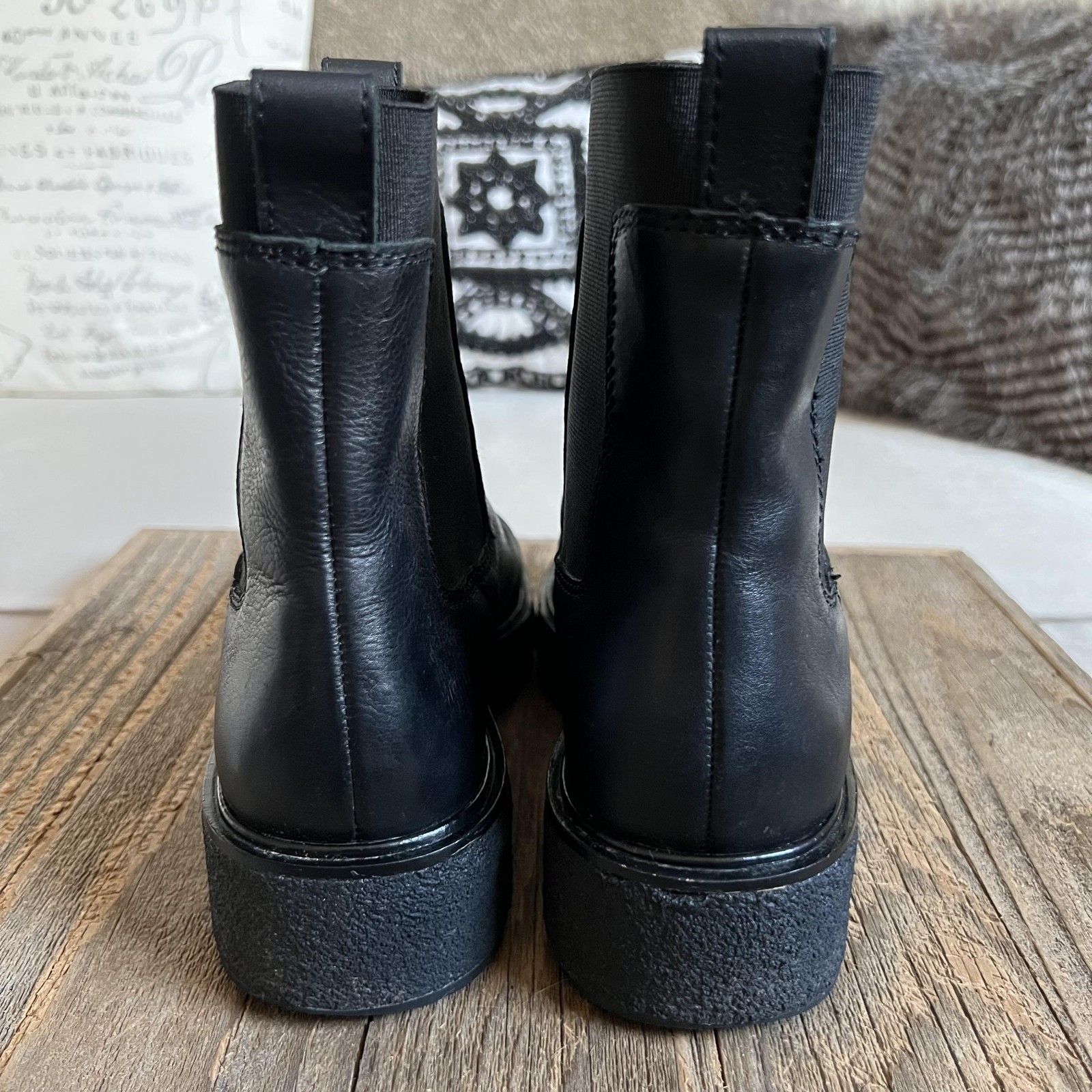 Madewell Black Leather Chelsea Ankle Boots Minimalist Dark Academia Quiet Luxury