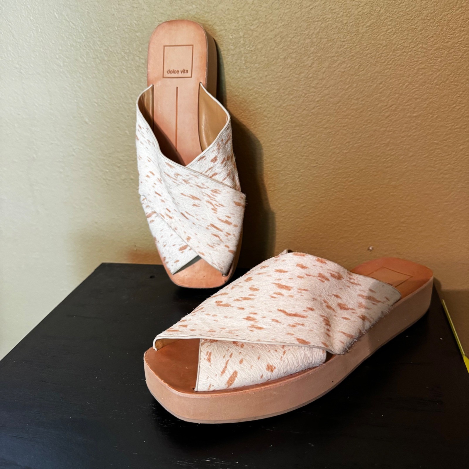 Dolce Vita Women Spotted Calf Hair Crisscross Platform Slide Sandals Size 8.5