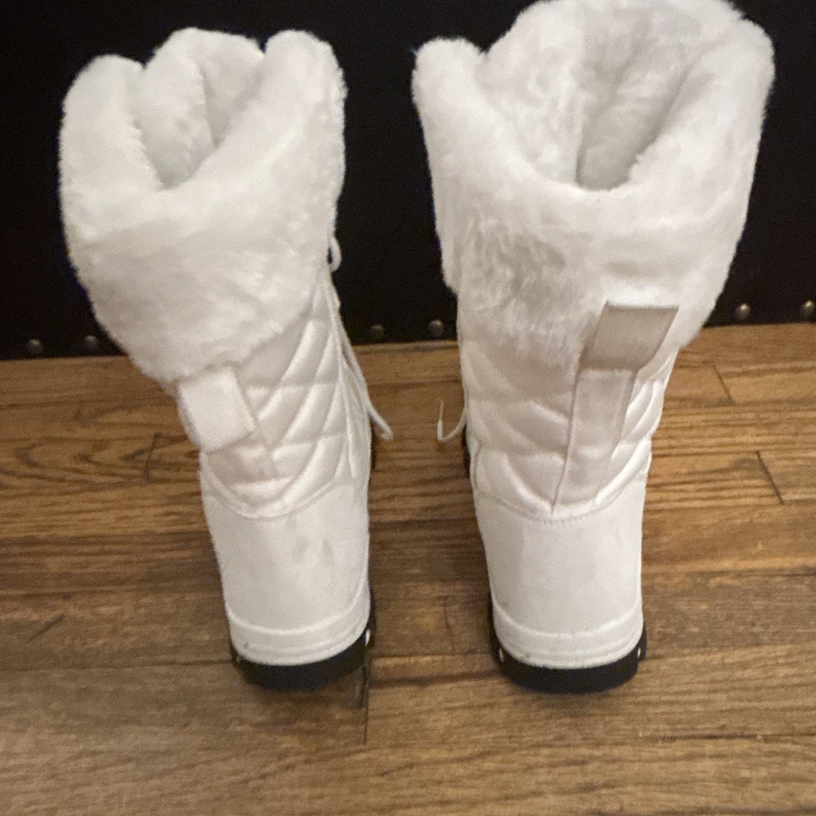 Skechers Women’s White/Black Mid-Calf Snow Boots Faux Fur Trim Quilted Lace-Up
