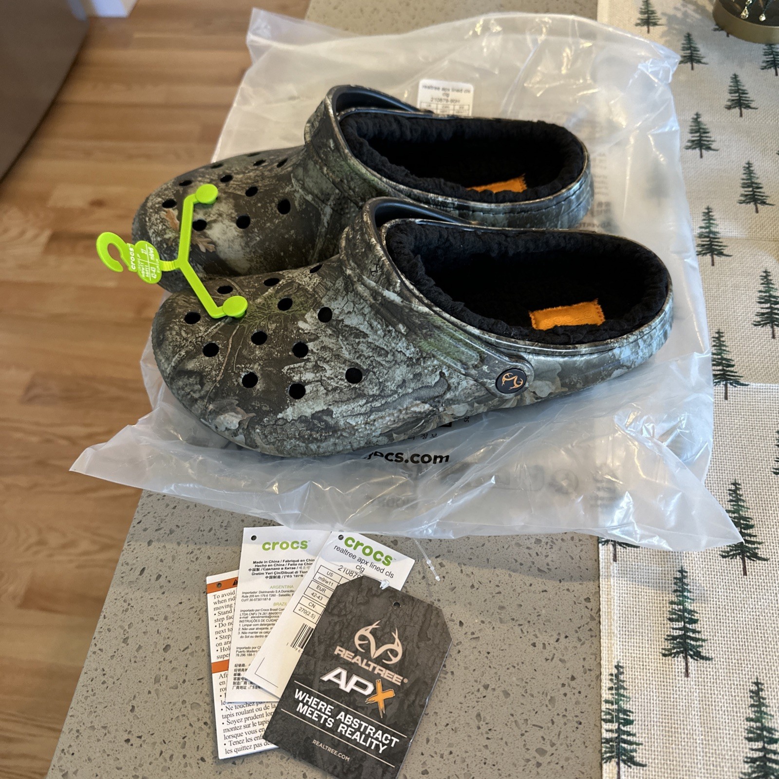 CROCS RealTree APX Classic Faux Fur Lined Clogs Unisex Size W11 M9 210879