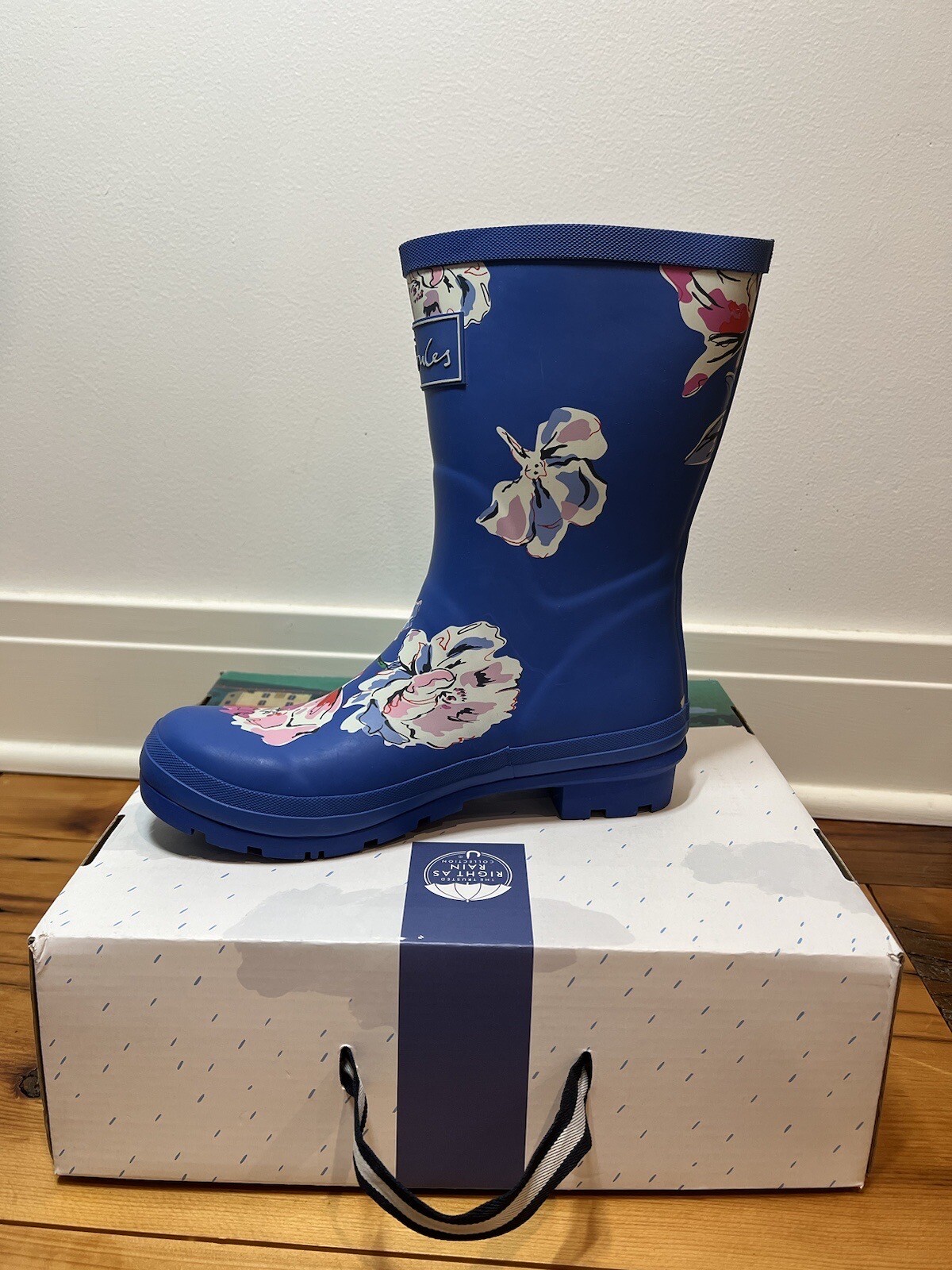 *NEW* Joules Women’s Molly Welly US Size 7 Short Blue With Pretty Flower Design