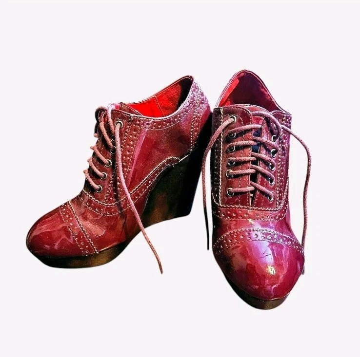 Women’s Burgundy Red Patent Leather Lace-Up Wedge Oxford Heels, Round Toe Brogue