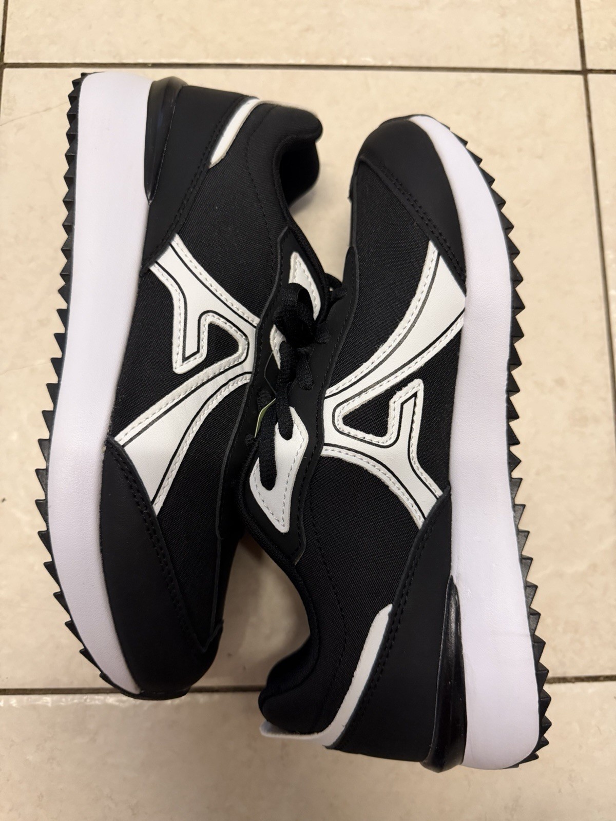 AOV Arch Women’s Athletic Running/Walking Lightweight Sneaker Size 8.5 N w/o Box