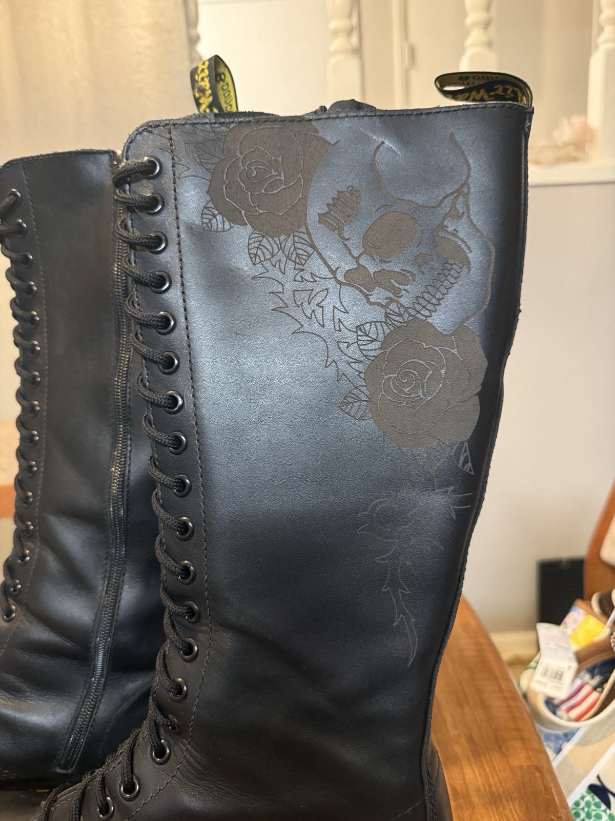 VTG 2009 Dr. Martens Malibu 20-eye Skull & Rose Boots. Black. Unisex. M-10 W-11