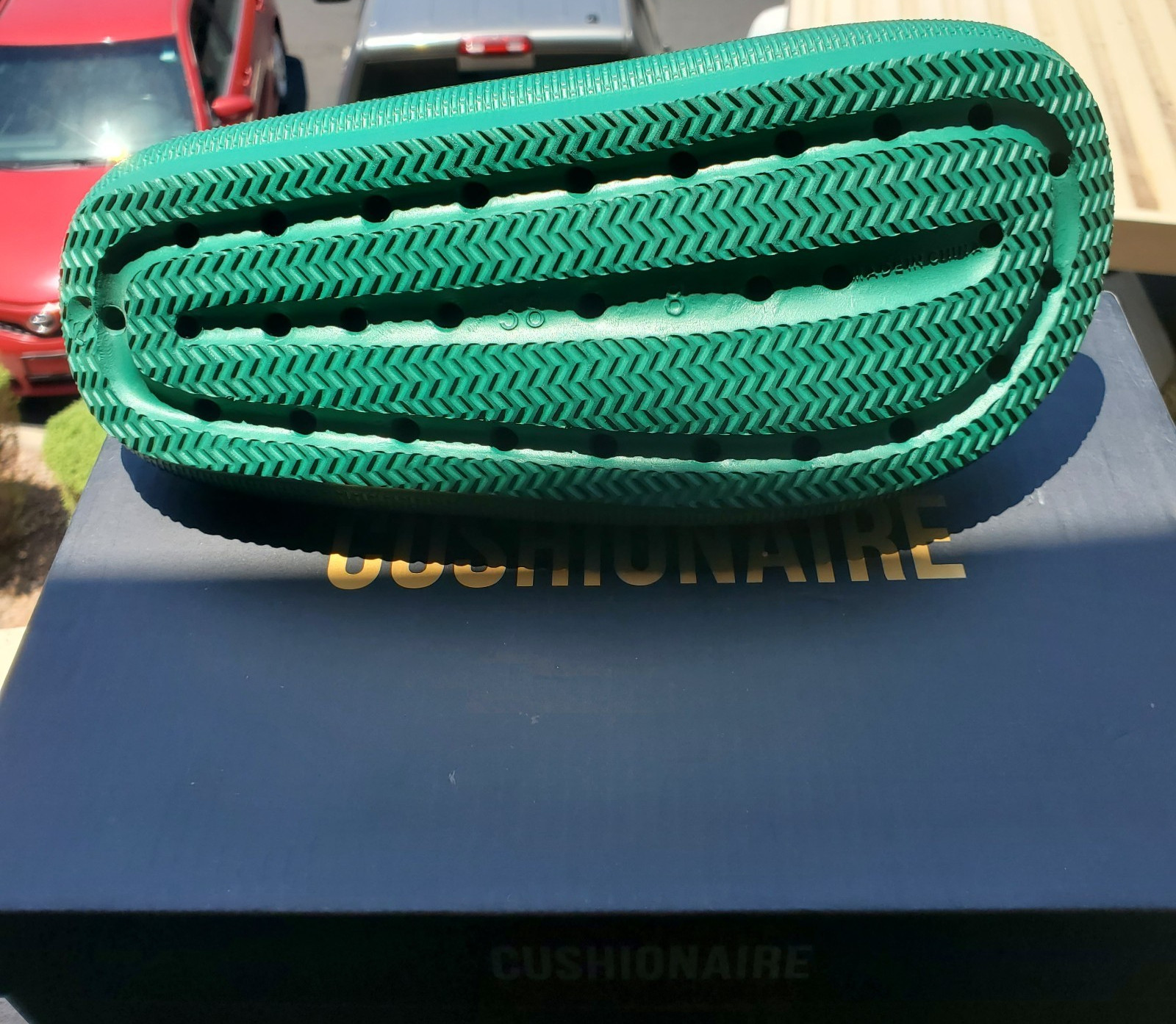 CUSHIONAIRE Feather Cloud Recovery Slide Sandals Green Women’s Size 8 NIB