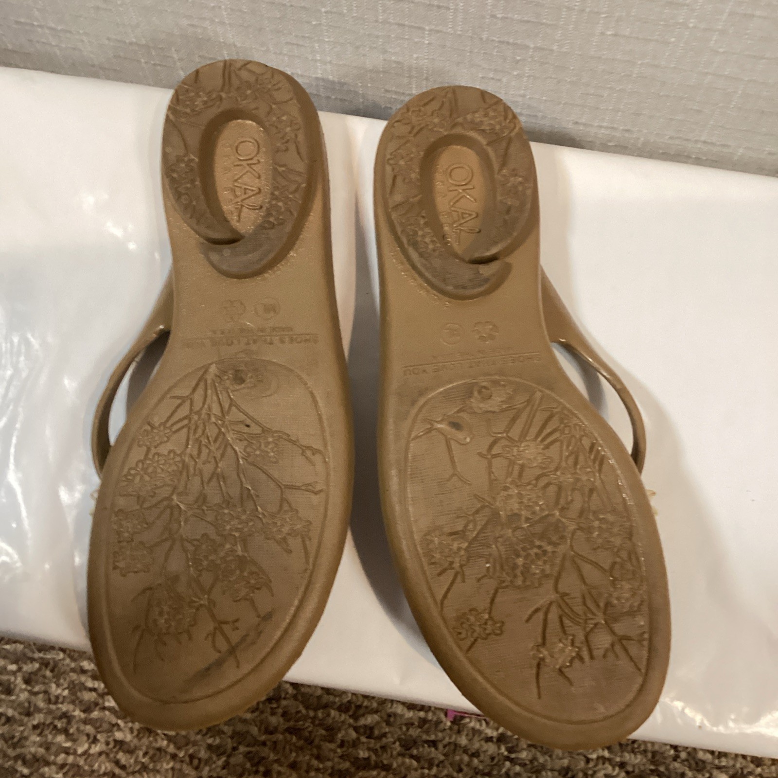 Oka-b Alyssa Aged Gold Flower Toe Slide Sandal Size ML
