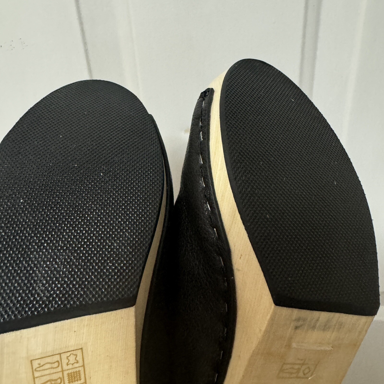 Kelsi Dagger 8 Boulder Mules Clogs Open Toe Black Leather Wooden 3.25 Heel