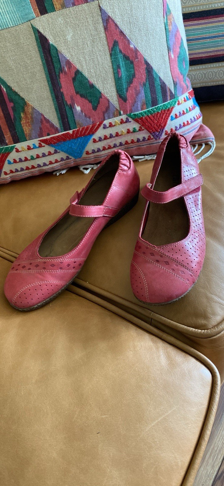 Taos Womens Step It Up Mary Jane Shoe Size 8 Red Leather Perf Flats Comfy Casual
