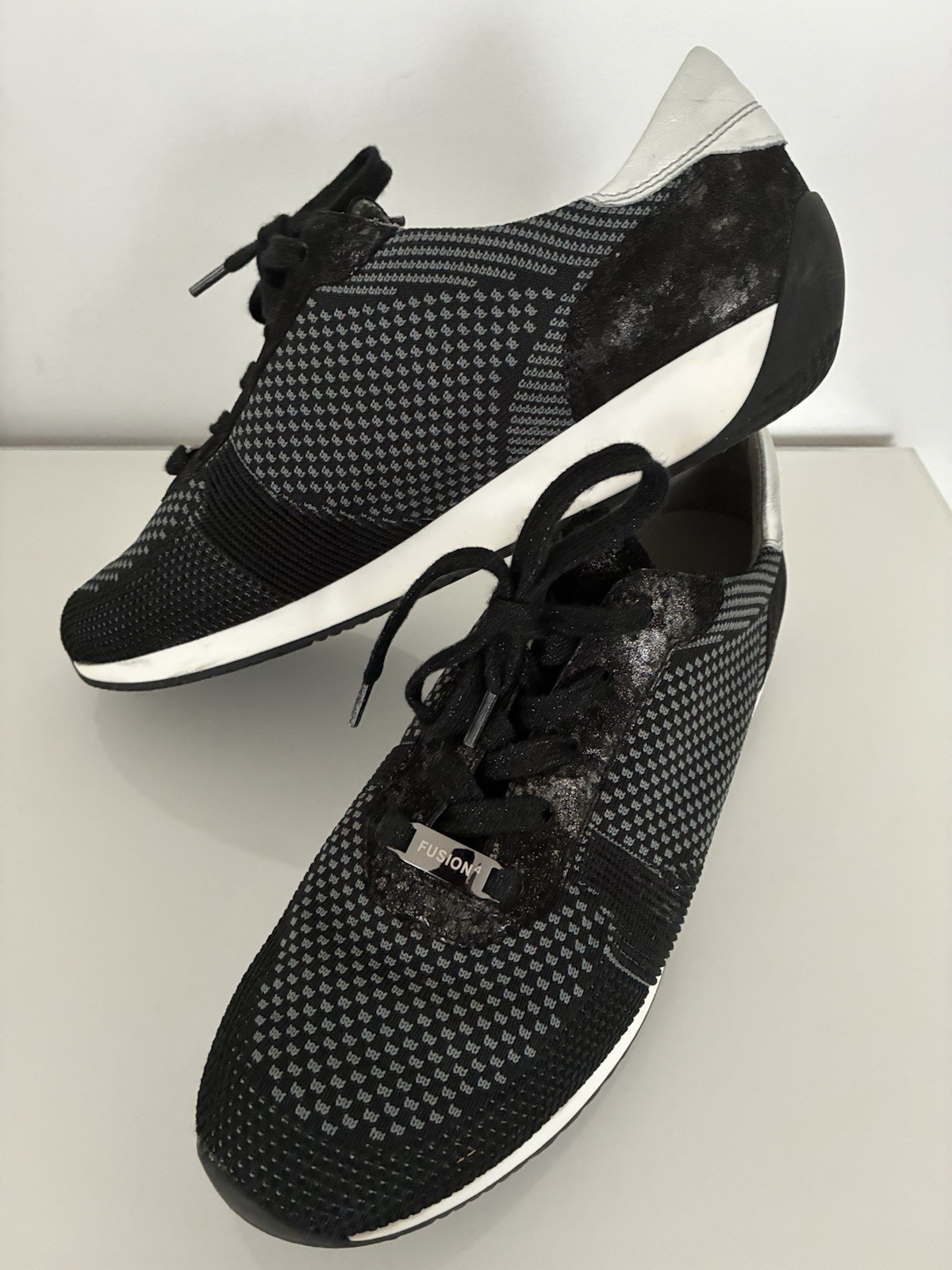 ARA Womans Fusion 4 Sneakers Size 7.5 Black Woven Fabric/Leather Lilly Dynergy