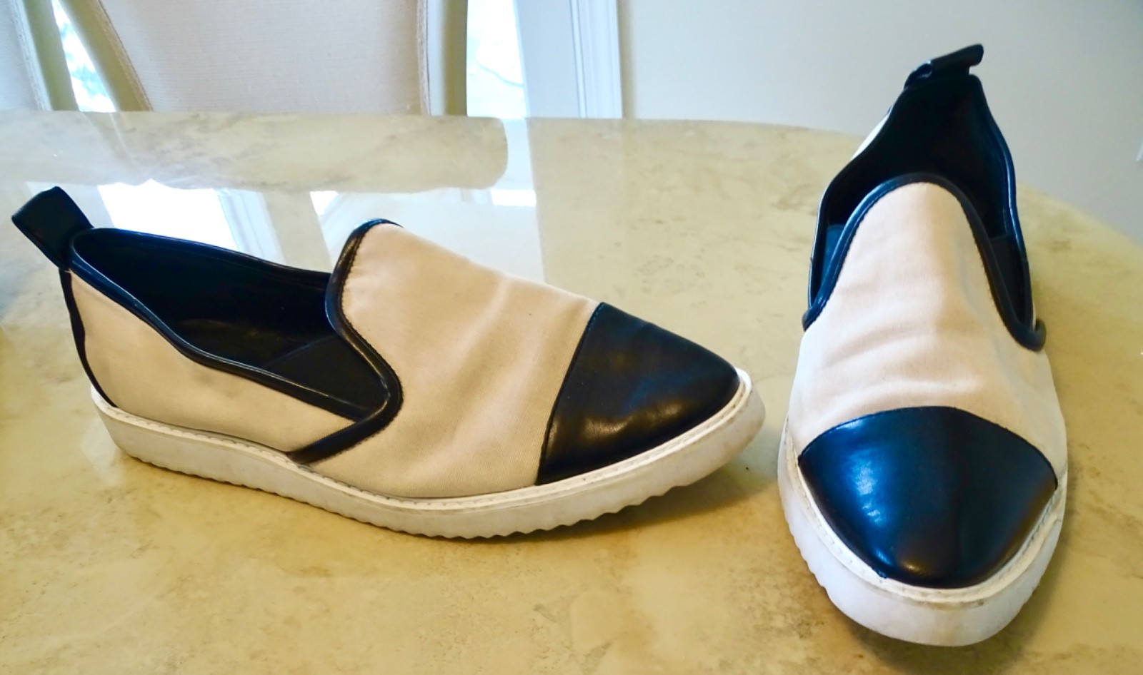 Karl Lagerfeld Paris Caralee Slip on Cap Toe Leather Shoes Womens Size 9M 40B