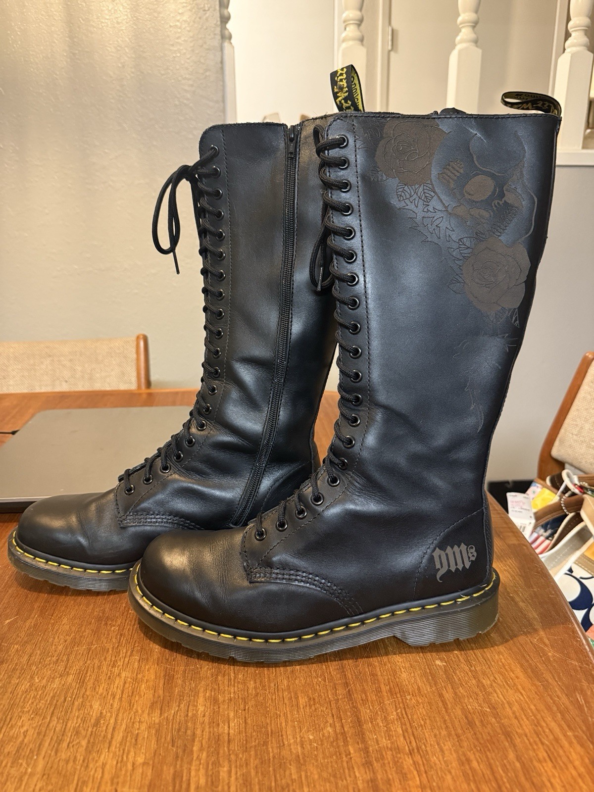 VTG 2009 Dr. Martens Malibu 20-eye Skull & Rose Boots. Black. Unisex. M-10 W-11