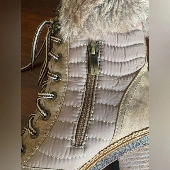 Women’s Lace Up Quilted Ankle Boots Faux Fur Trim Block Heel Taupe Size 6.5