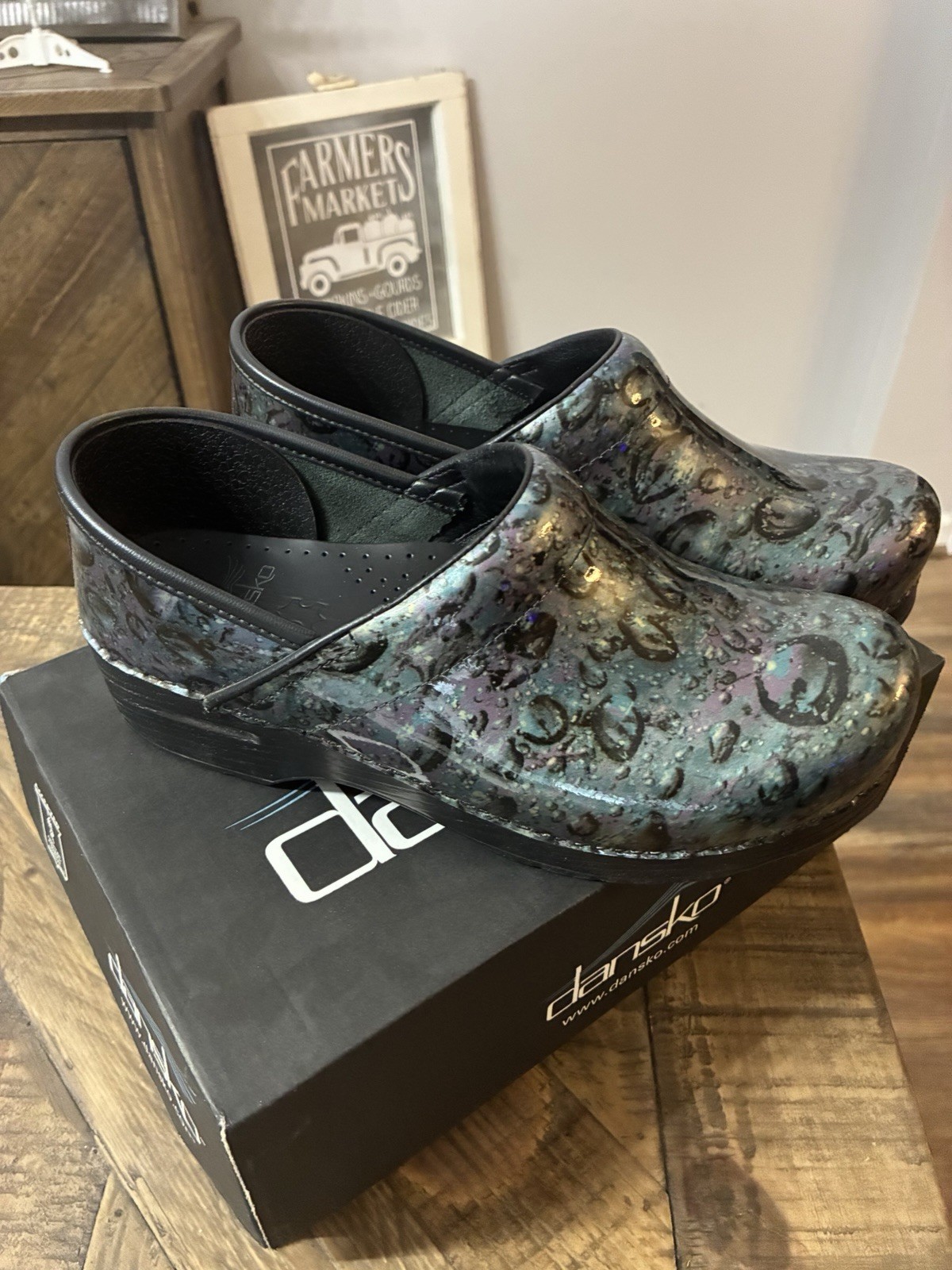 Dansko Professional Raindrop Patent Leather Clogs Slip Resistant US 9