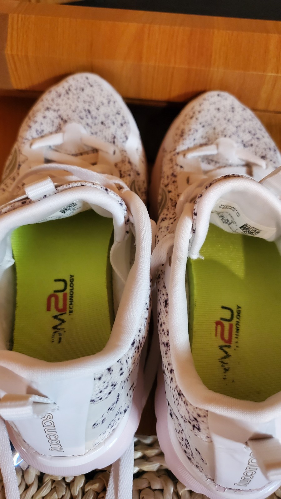 Saucony Liteform Feel Size 7 Cute Women’s Running Shoes White Pink S30008-4